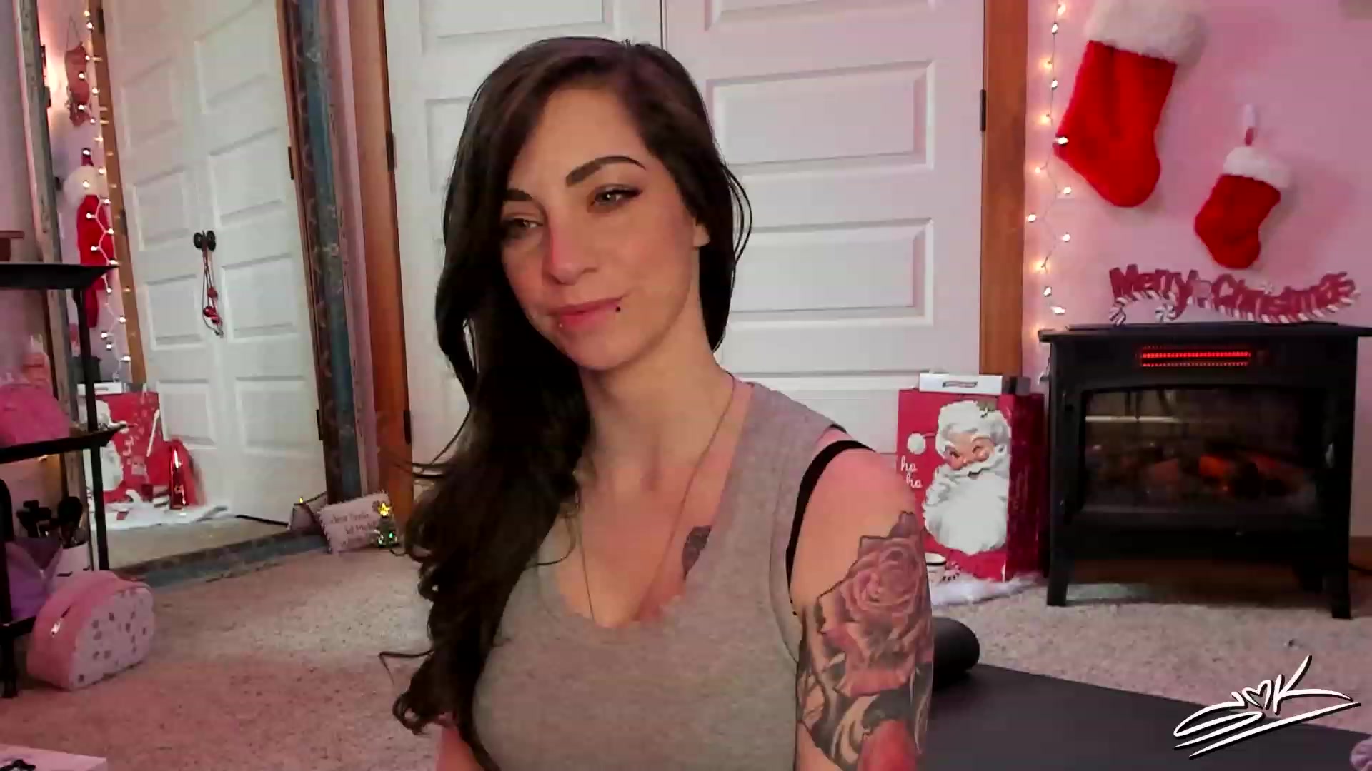 Gallery image thumbnail from SMKitties's myfreecams stream on, 12/07/2022, 19:30 image 18 of 20