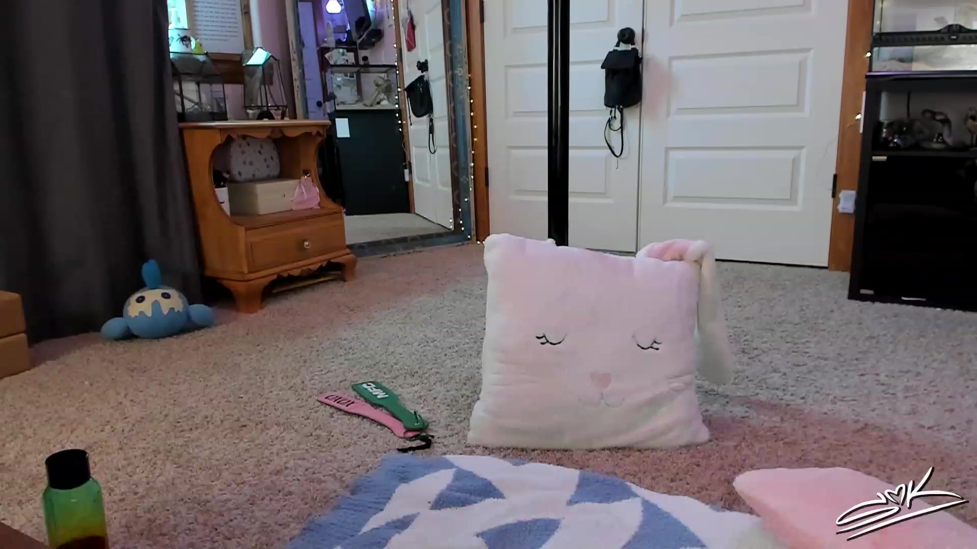 Gallery image thumbnail from SMKitties's myfreecams stream on, 02/13/2023, 22:08 image 17 of 20
