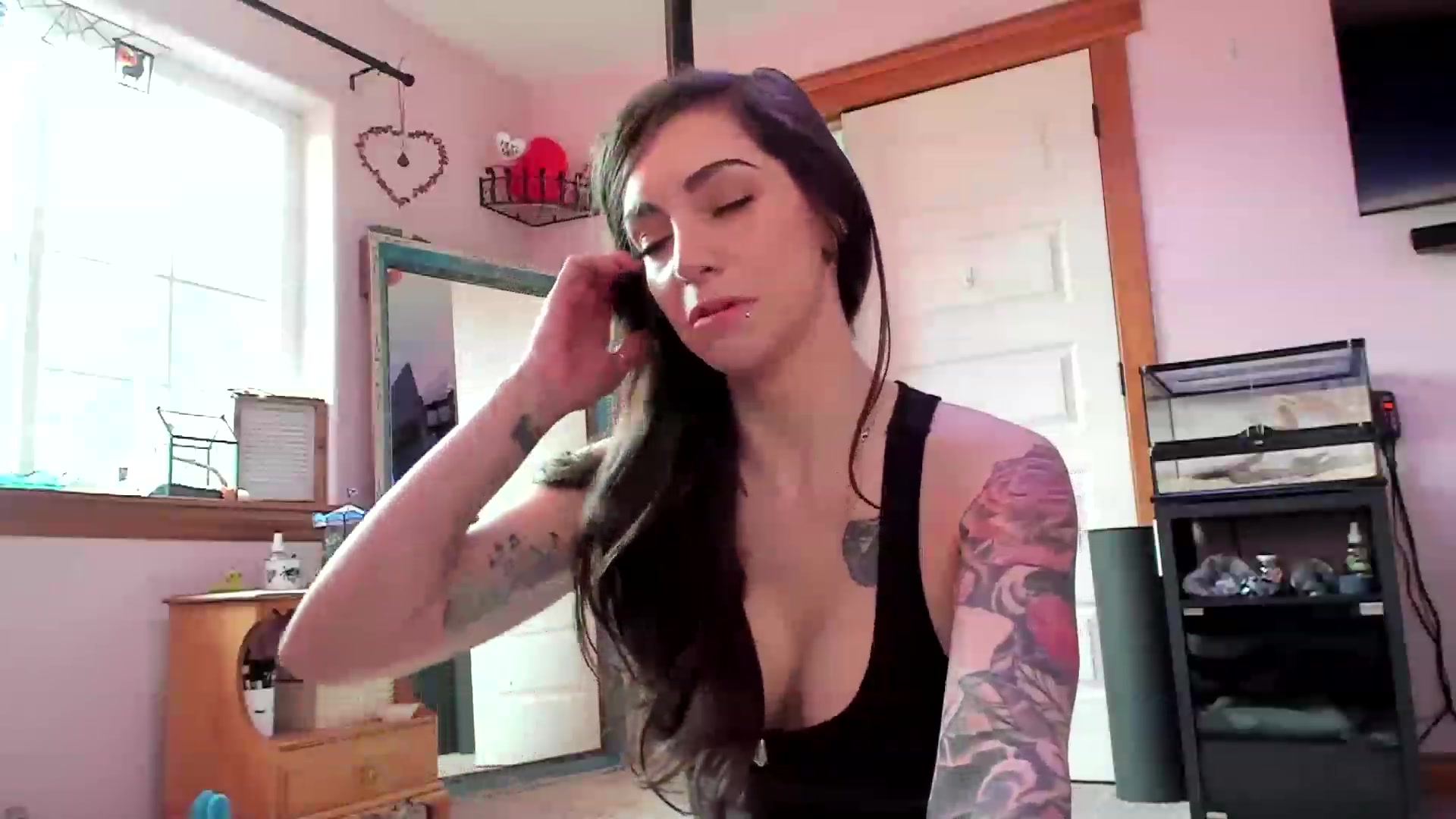 Gallery image thumbnail from SMKitties's myfreecams stream on, 03/13/2023, 21:09 image 16 of 20