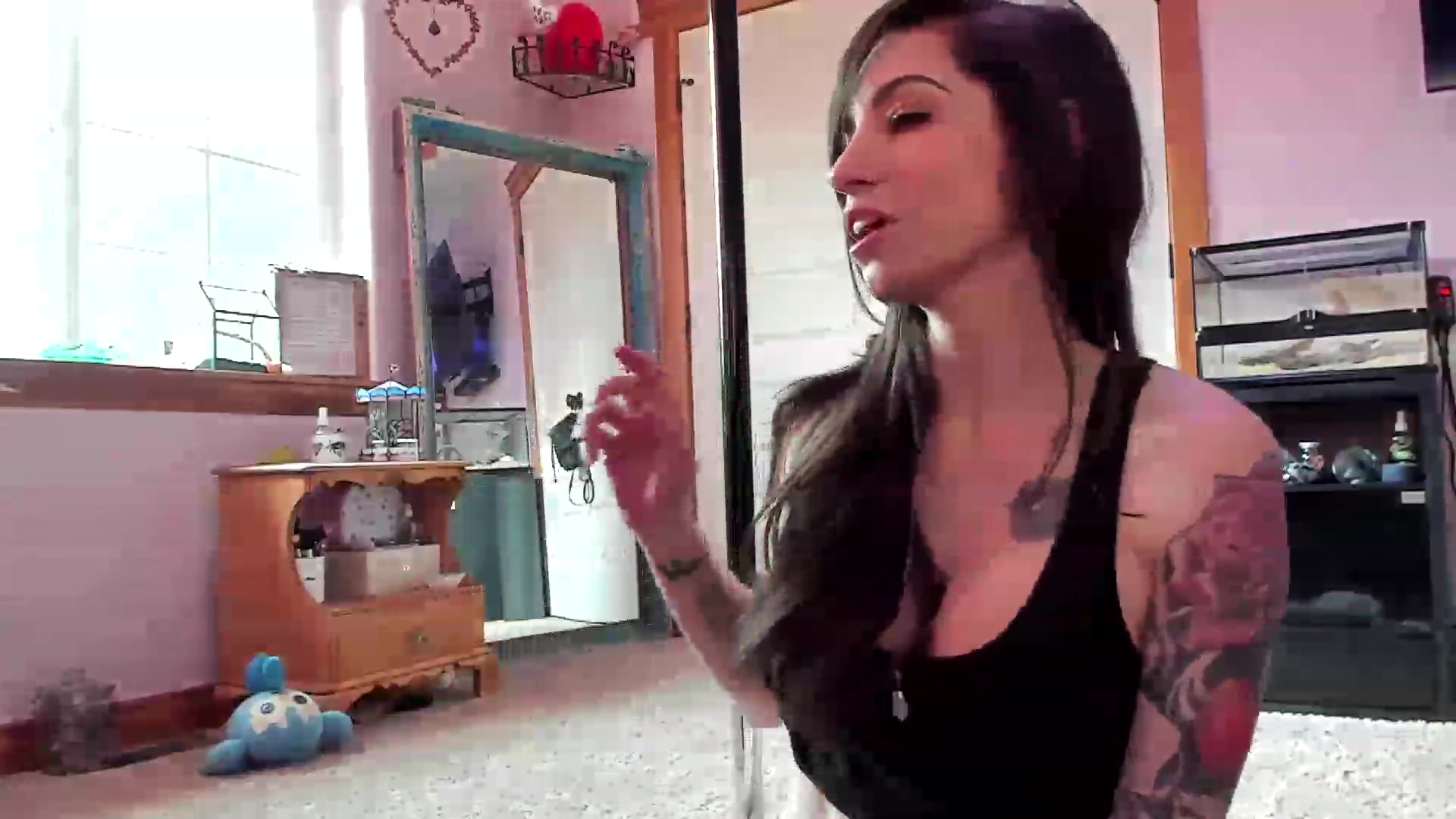 Gallery image thumbnail from SMKitties's myfreecams stream on, 03/13/2023, 21:09 image 17 of 20