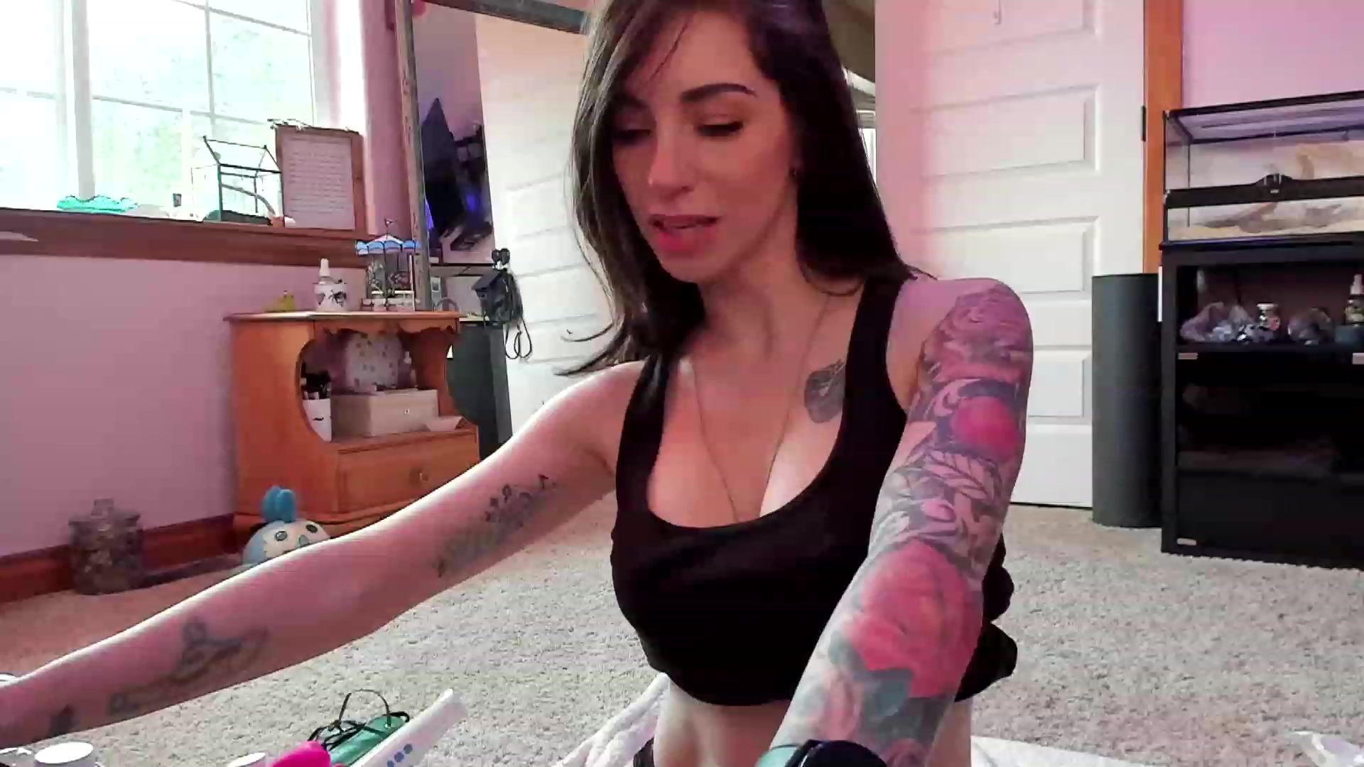 Gallery image thumbnail from SMKitties's myfreecams stream on, 03/13/2023, 21:09 image 6 of 20