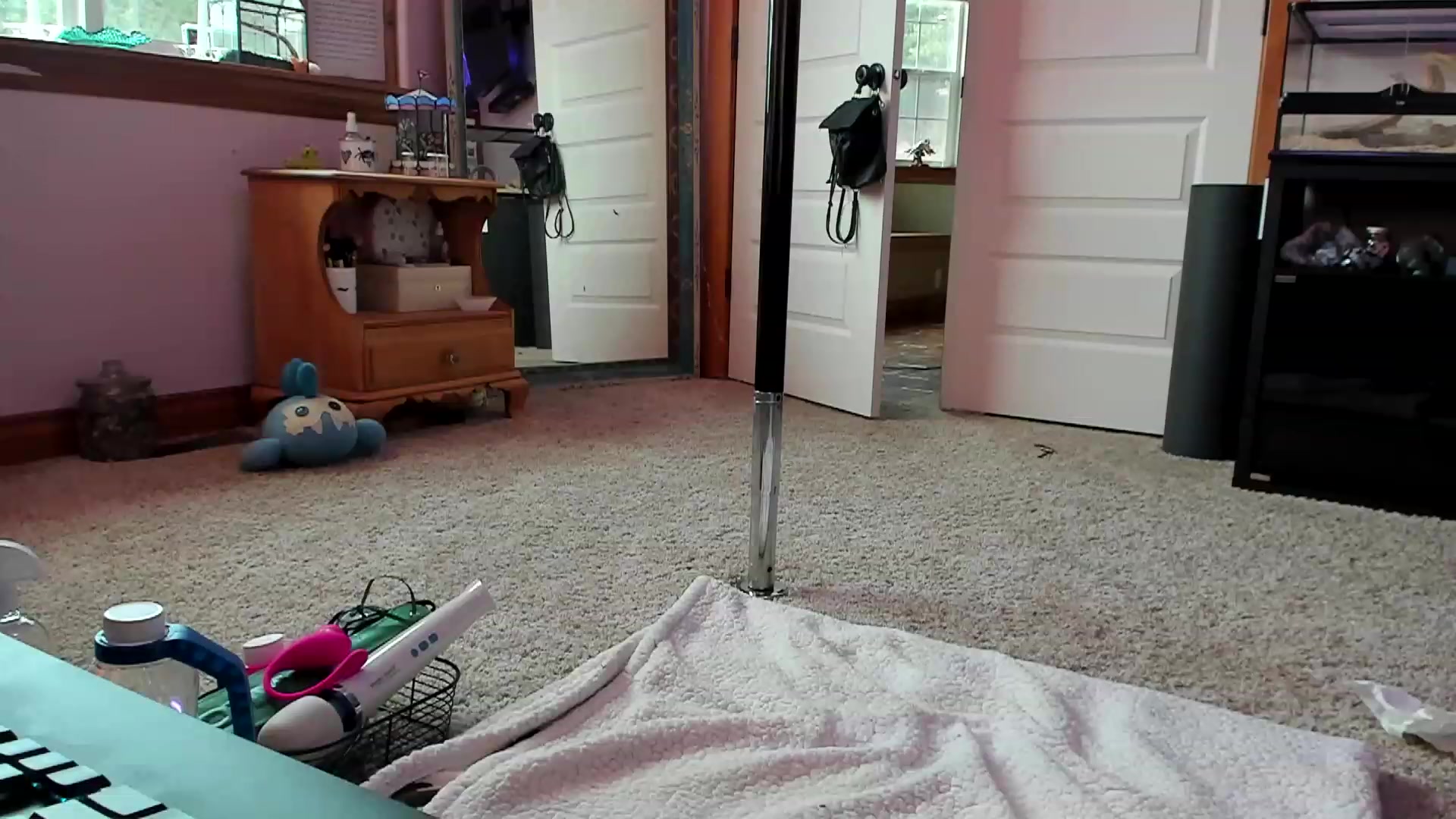 Gallery image thumbnail from SMKitties's myfreecams stream on, 03/13/2023, 21:09 image 10 of 20