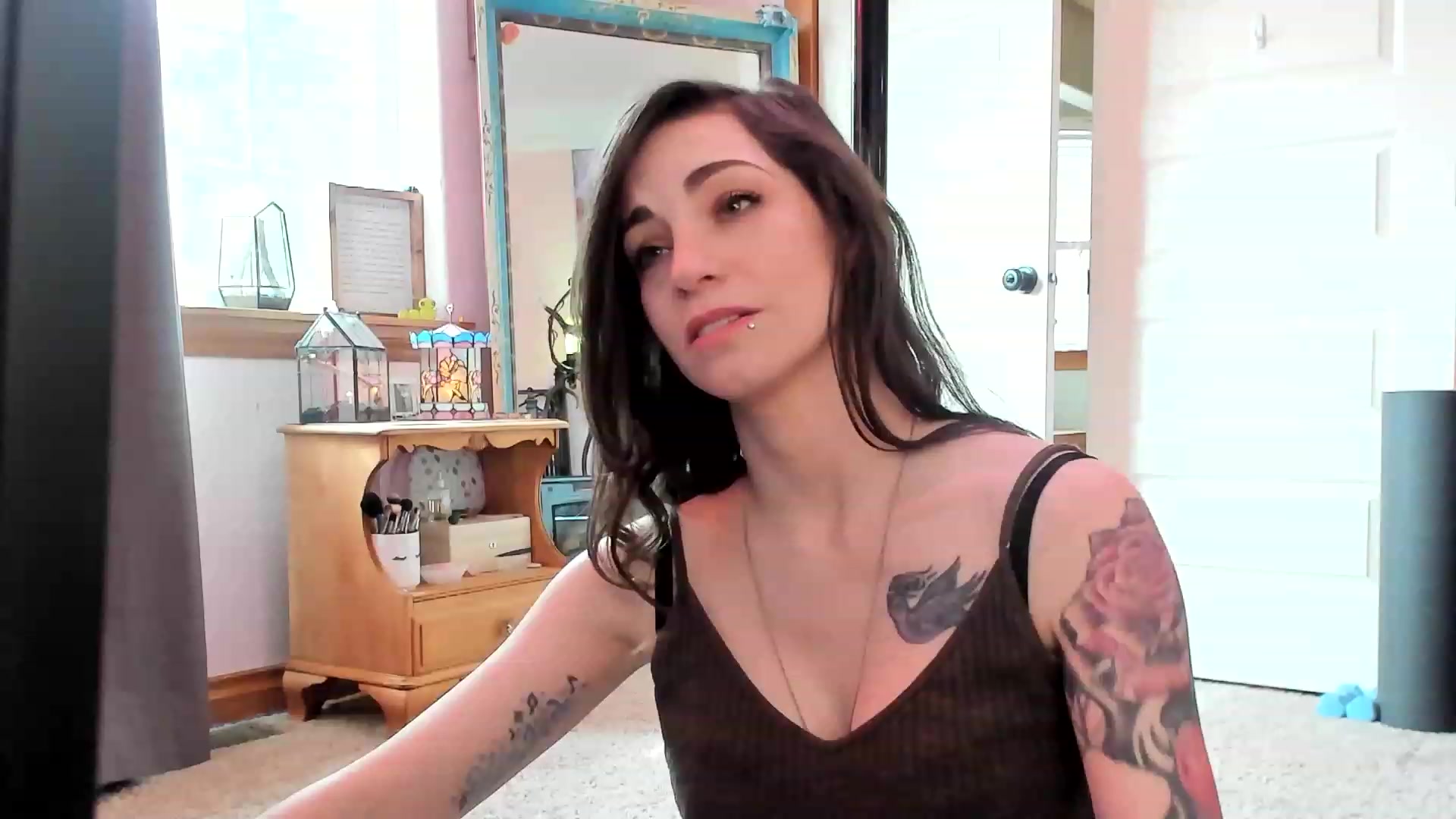 Gallery image thumbnail from SMKitties's myfreecams stream on, 03/20/2023, 21:00 image 12 of 20