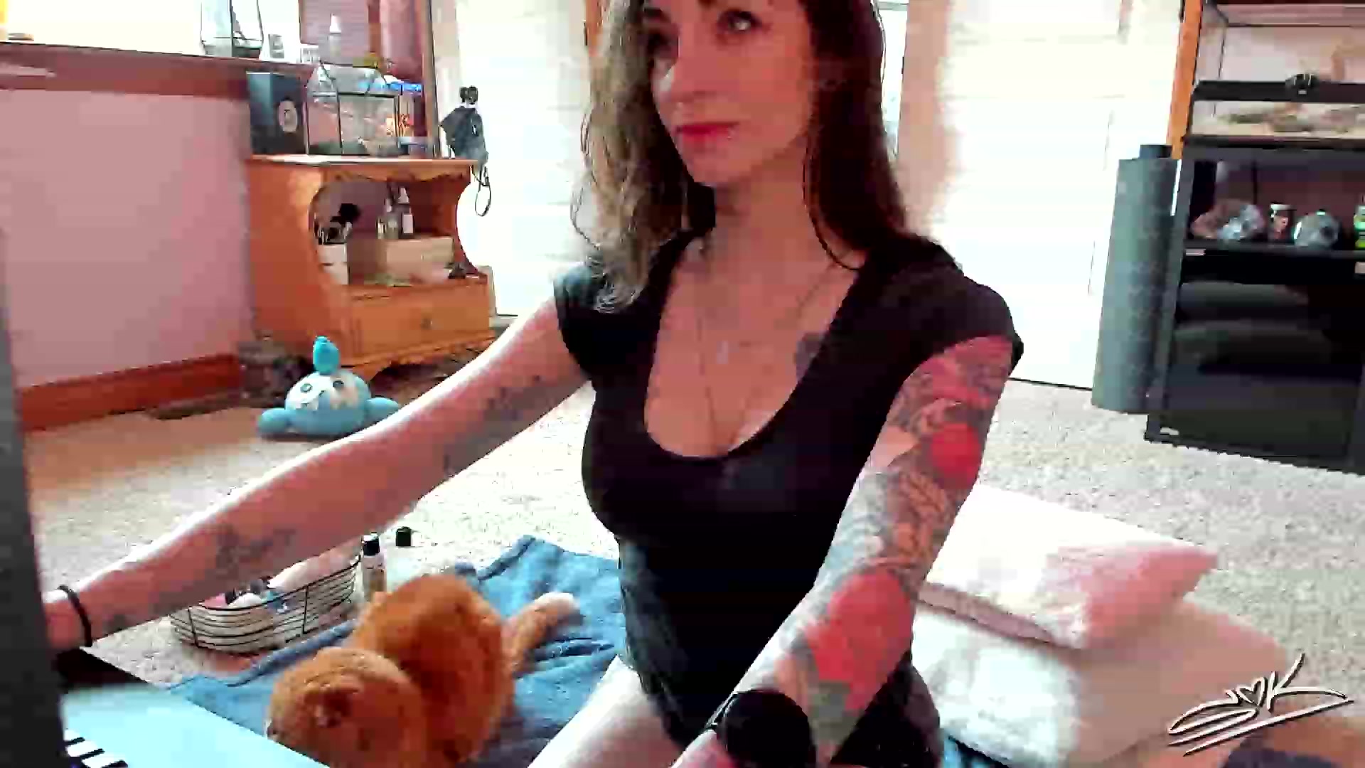 Gallery image thumbnail from SMKitties's myfreecams stream on, 04/13/2023, 18:42 image 19 of 20