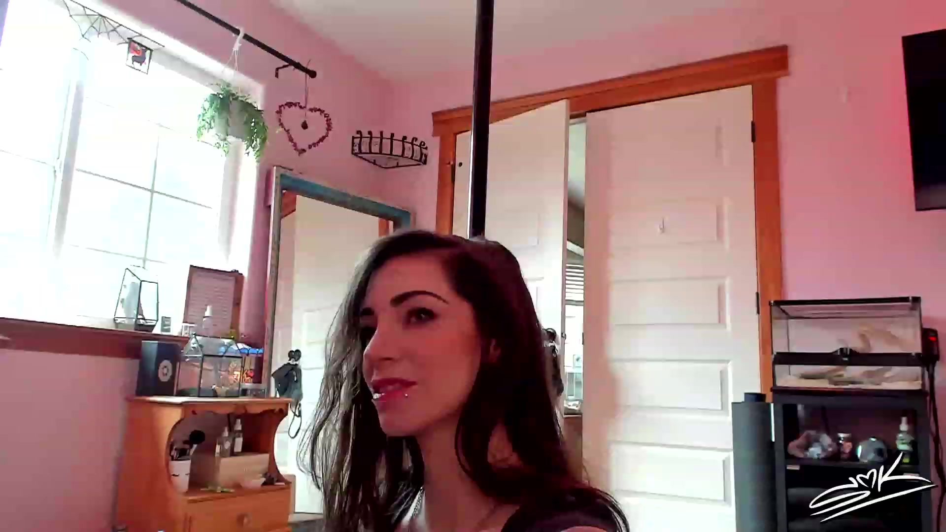 Gallery image thumbnail from SMKitties's myfreecams stream on, 04/13/2023, 18:42 image 13 of 20