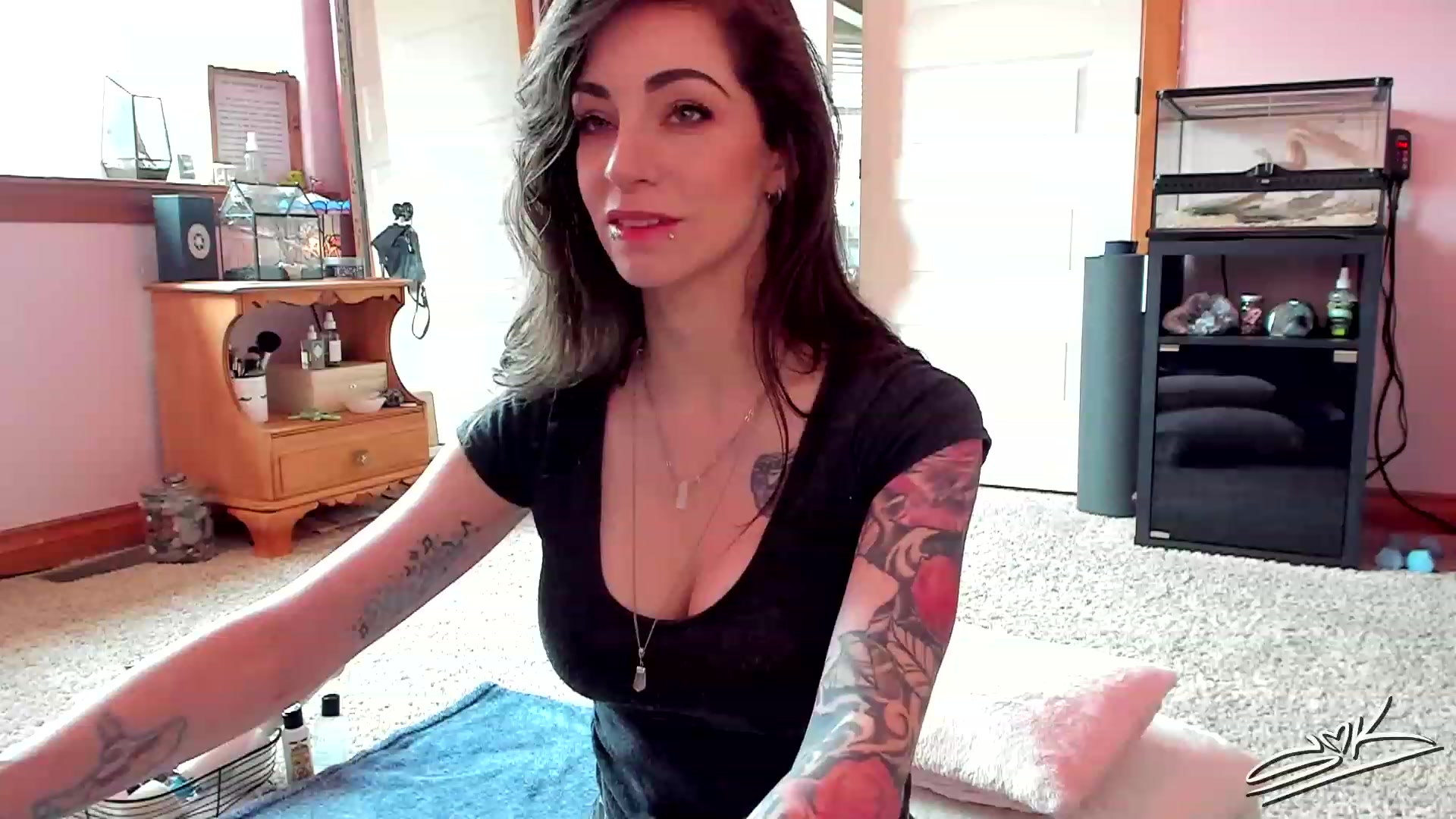 Gallery image thumbnail from SMKitties's myfreecams stream on, 04/13/2023, 18:42 image 2 of 20