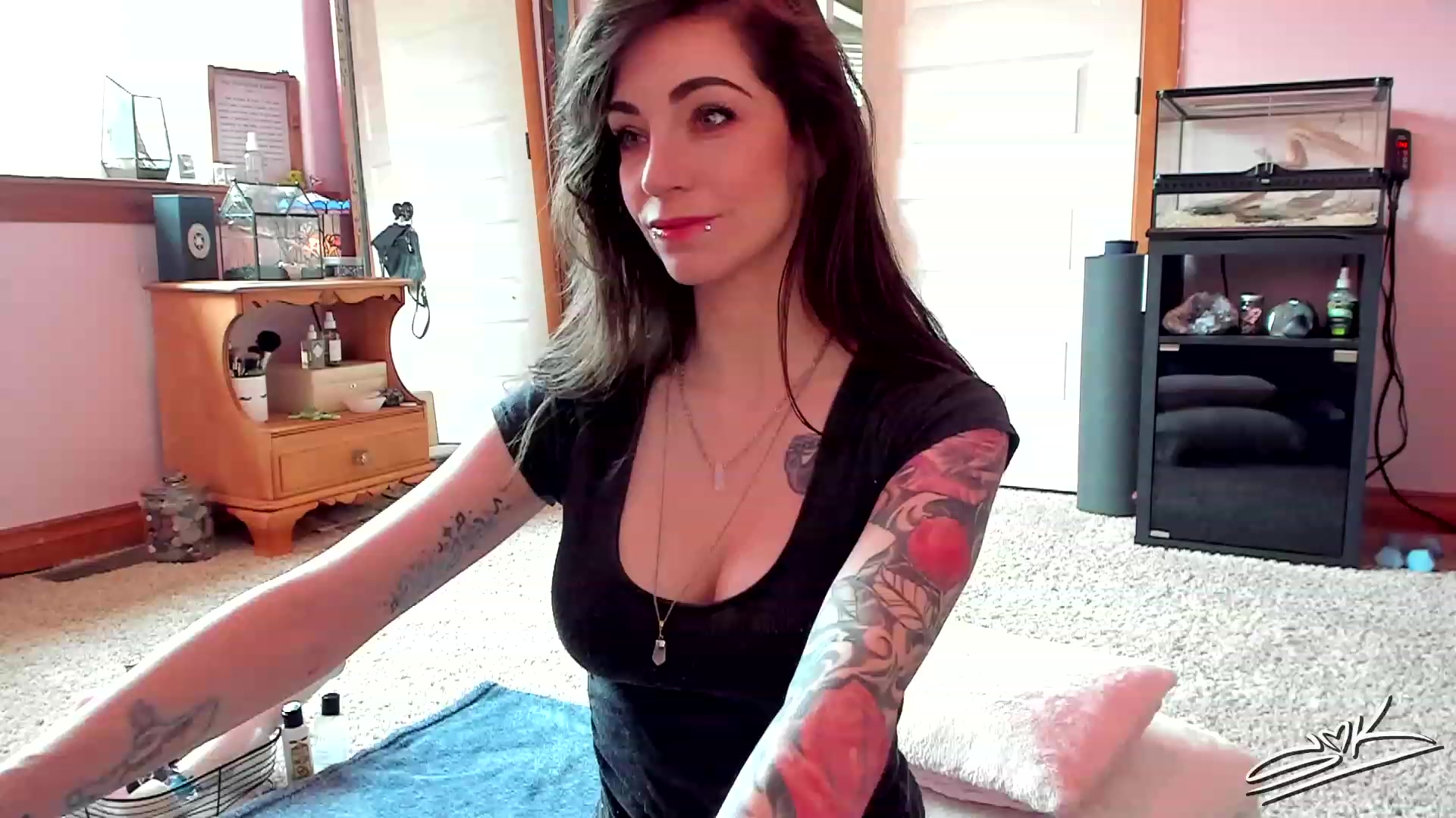 Gallery image thumbnail from SMKitties's myfreecams stream on, 04/13/2023, 18:42 image 1 of 20