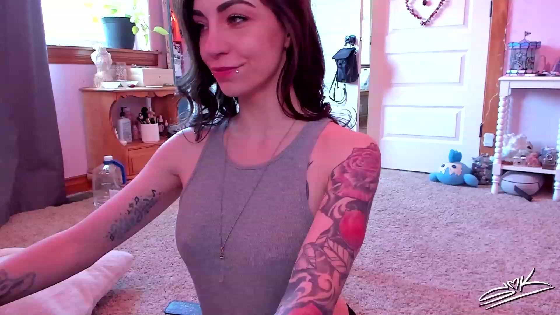 Gallery image thumbnail from SMKitties's myfreecams stream on, 05/02/2023, 19:23 image 1 of 20