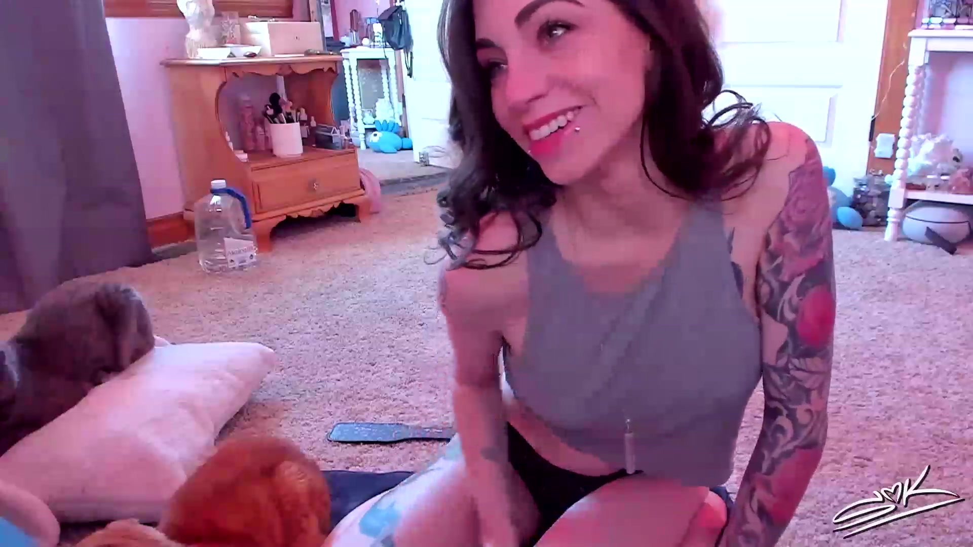 Gallery image thumbnail from SMKitties's myfreecams stream on, 05/02/2023, 19:23 image 9 of 20