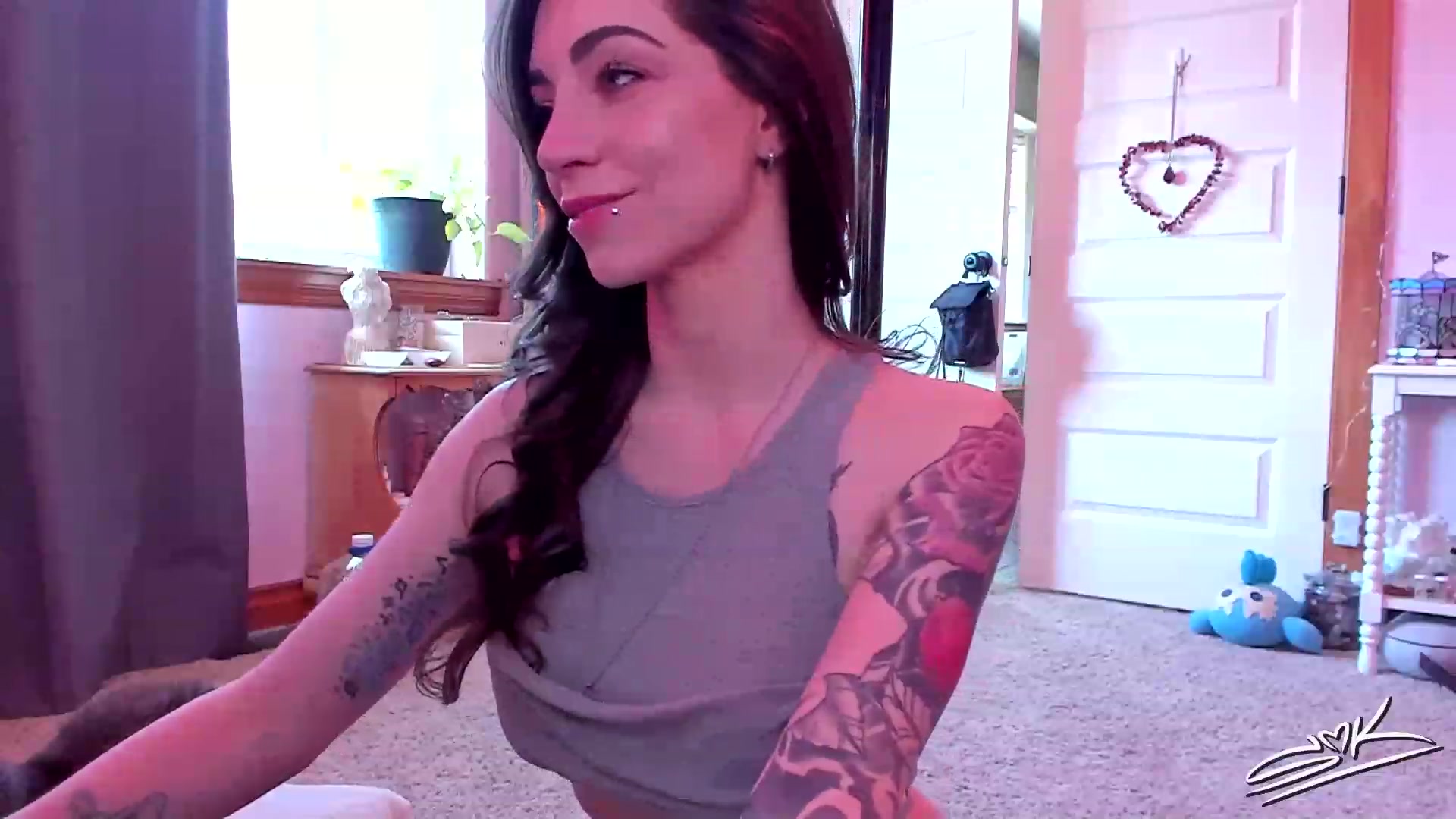 Gallery image thumbnail from SMKitties's myfreecams stream on, 05/02/2023, 19:23 image 12 of 20