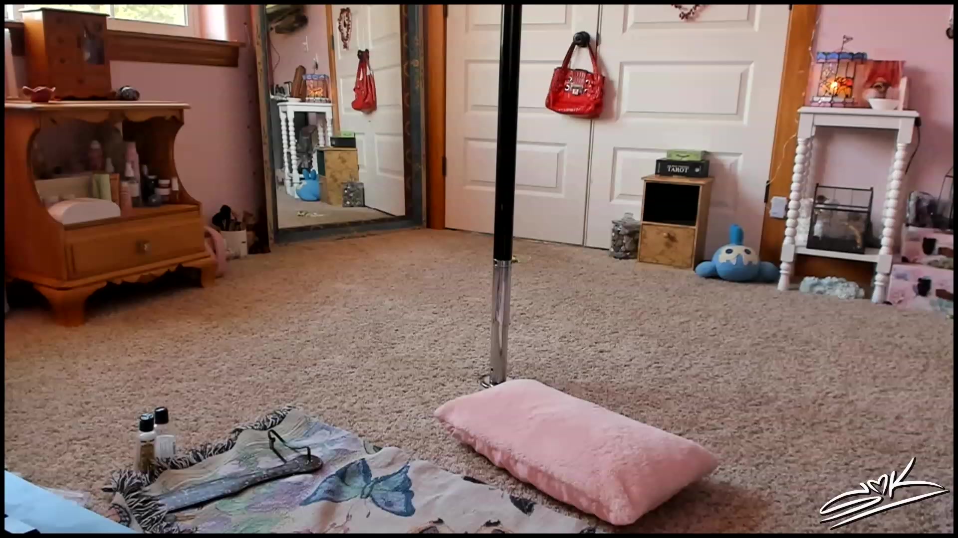 Gallery image thumbnail from SMKitties's myfreecams stream on, 06/07/2023, 20:05 image 15 of 20