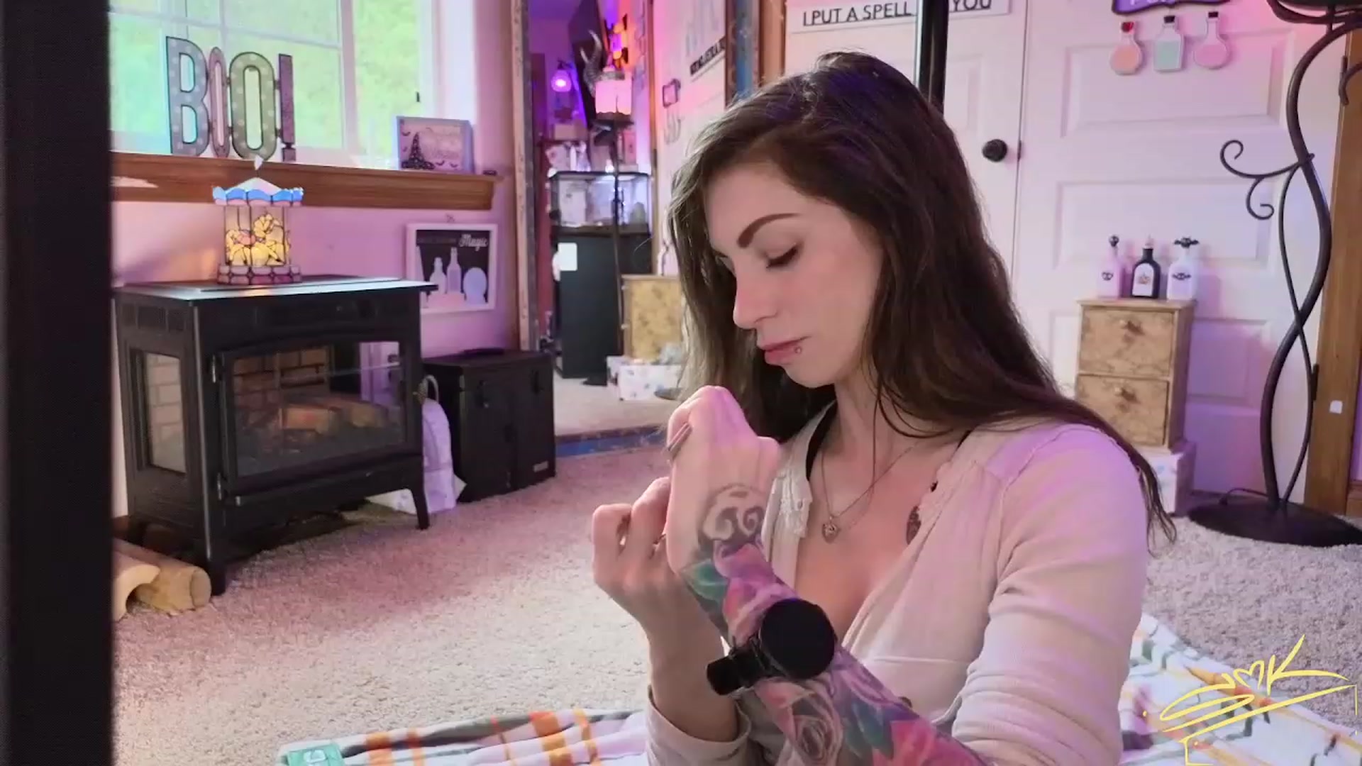 Gallery image thumbnail from SMKitties's myfreecams stream on, 09/26/2023, 21:06 image 8 of 20