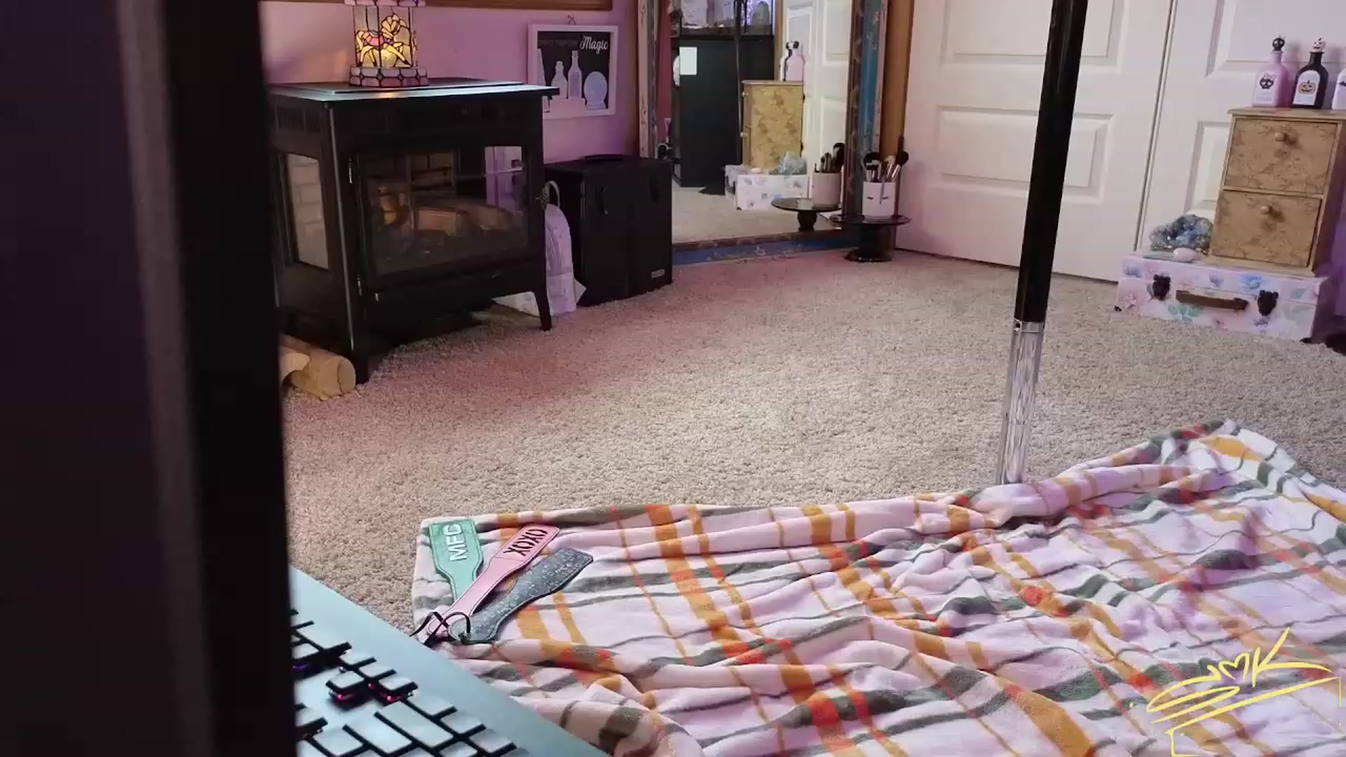 Gallery image thumbnail from SMKitties's myfreecams stream on, 09/26/2023, 21:06 image 7 of 20