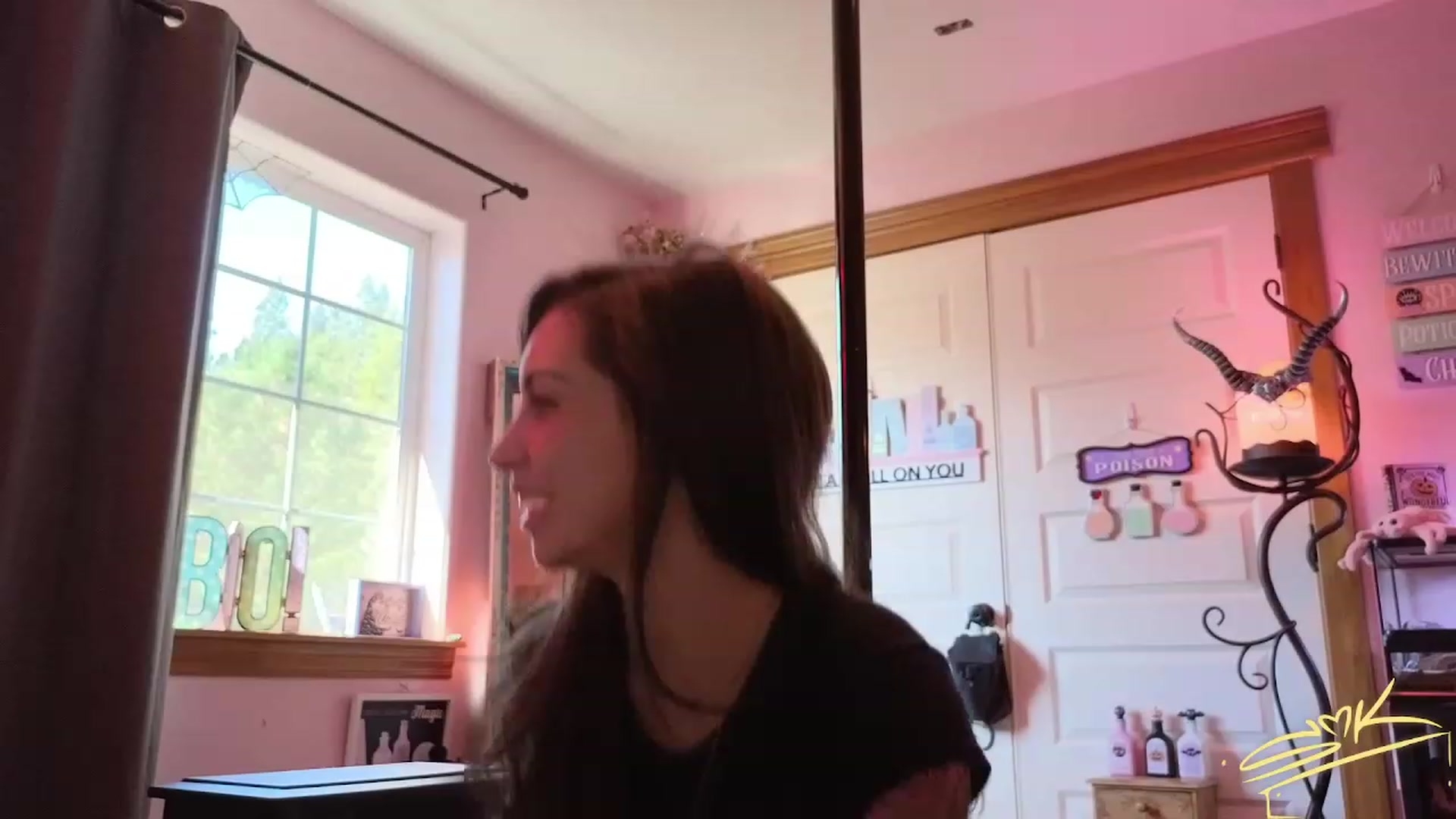 Gallery image thumbnail from SMKitties's myfreecams stream on, 10/09/2023, 18:44 image 14 of 20