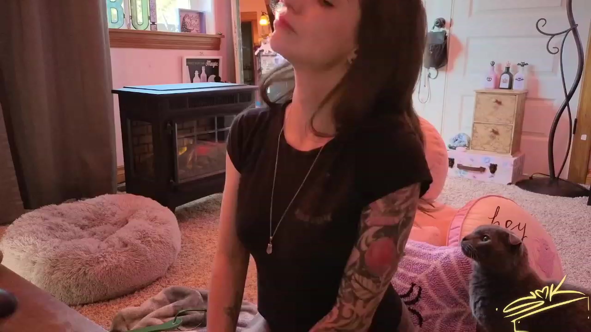 Gallery image thumbnail from SMKitties's myfreecams stream on, 10/09/2023, 18:44 image 4 of 20