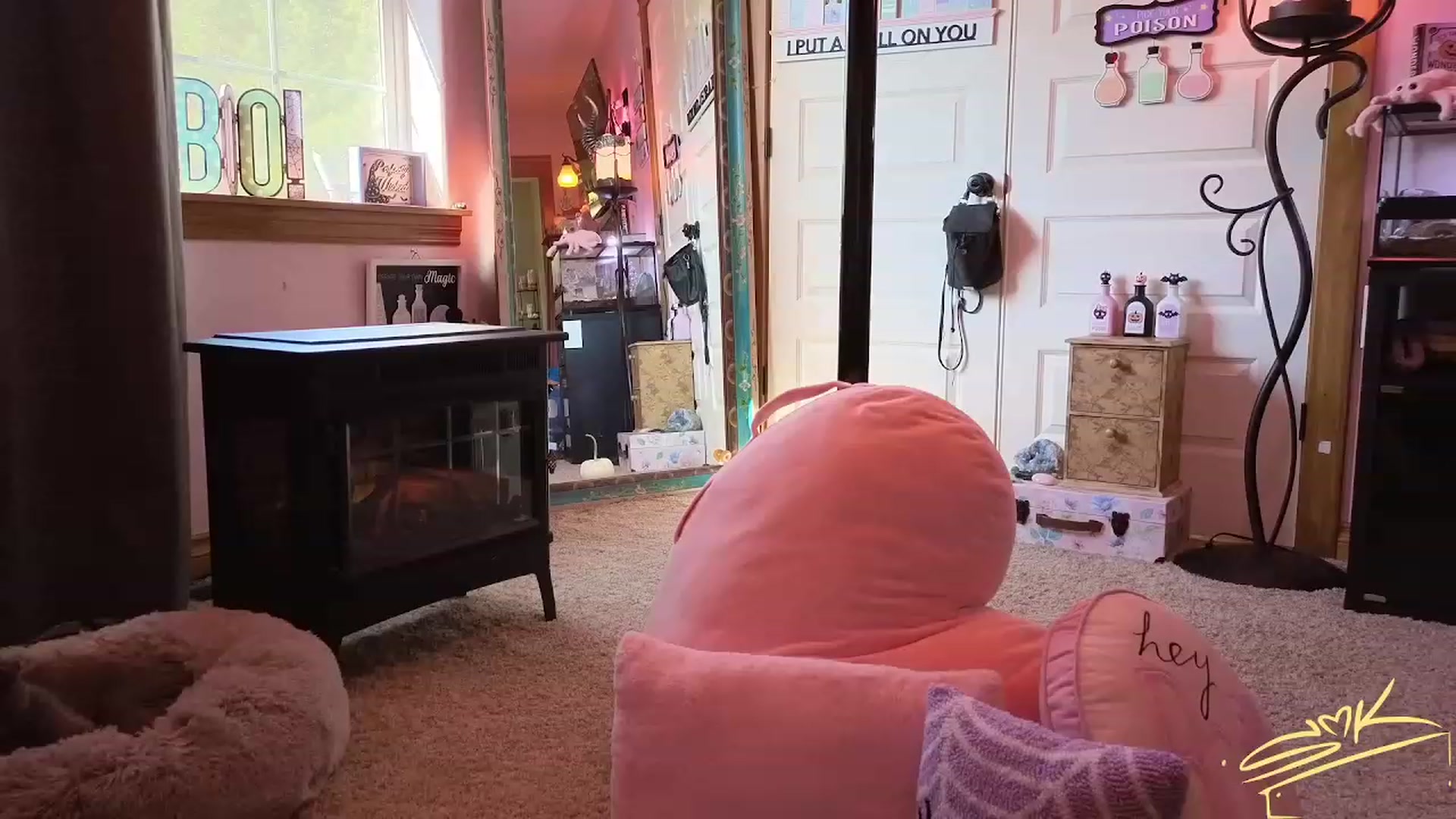 Gallery image thumbnail from SMKitties's myfreecams stream on, 10/09/2023, 18:44 image 15 of 20