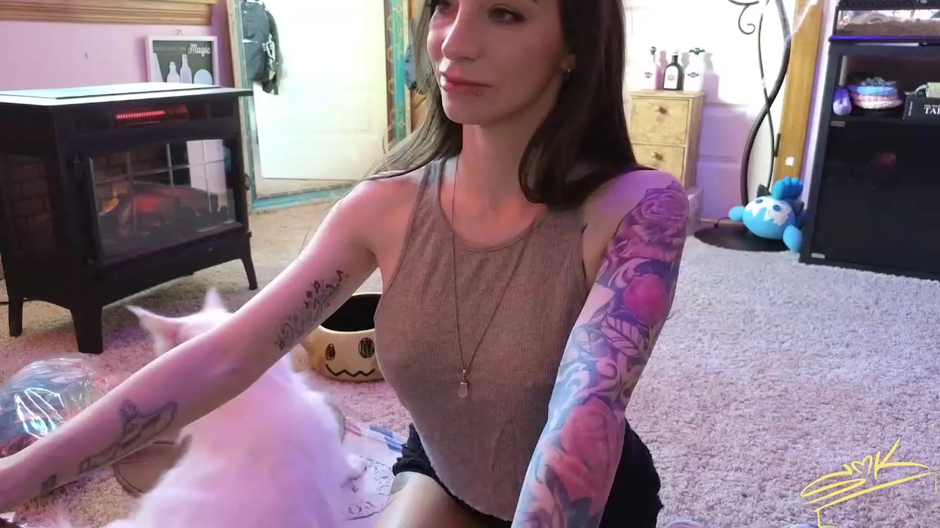 Gallery image thumbnail from SMKitties's myfreecams stream on, 10/17/2023, 18:07 image 8 of 20