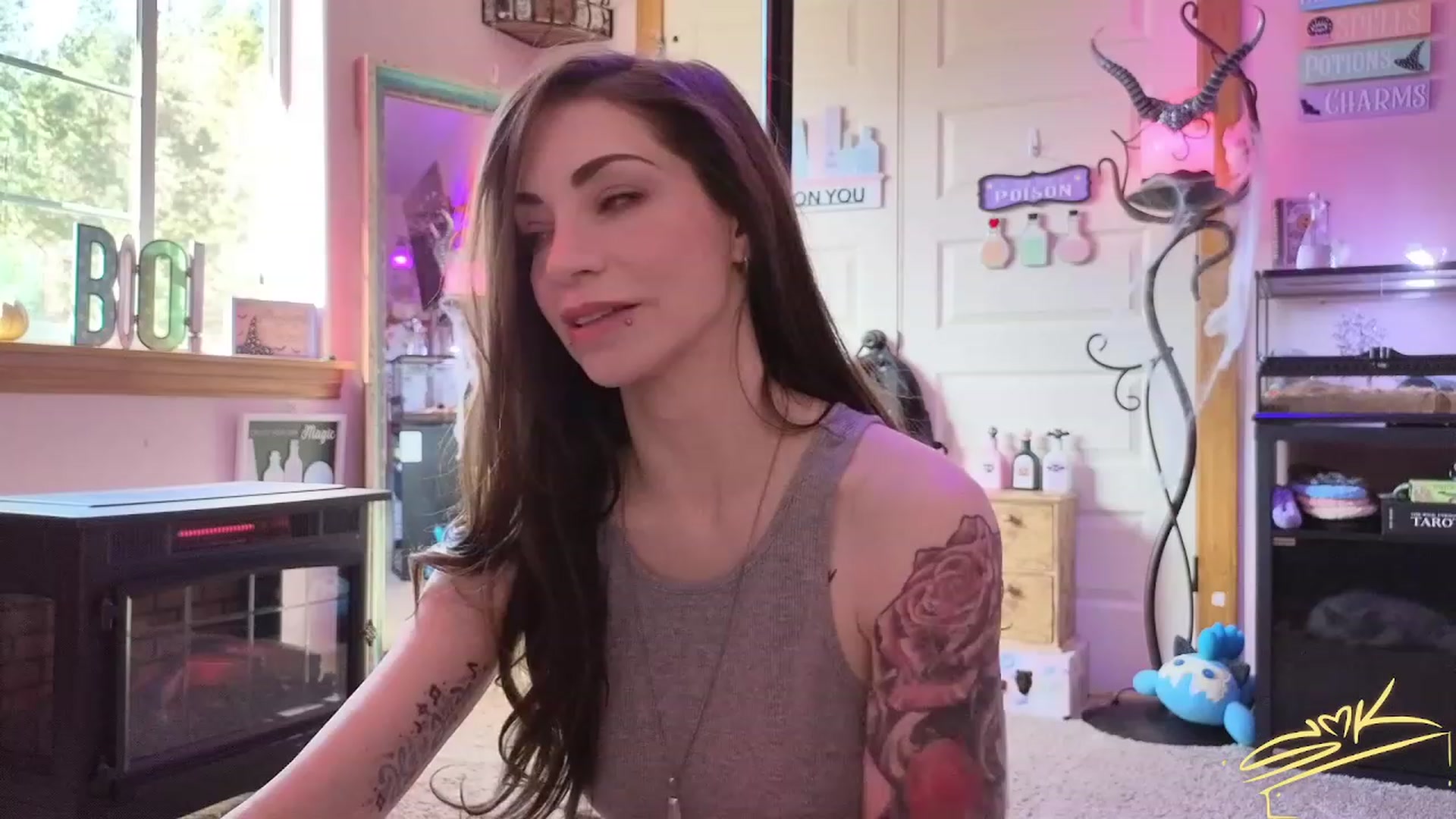 Gallery image thumbnail from SMKitties's myfreecams stream on, 10/17/2023, 18:36 image 14 of 20