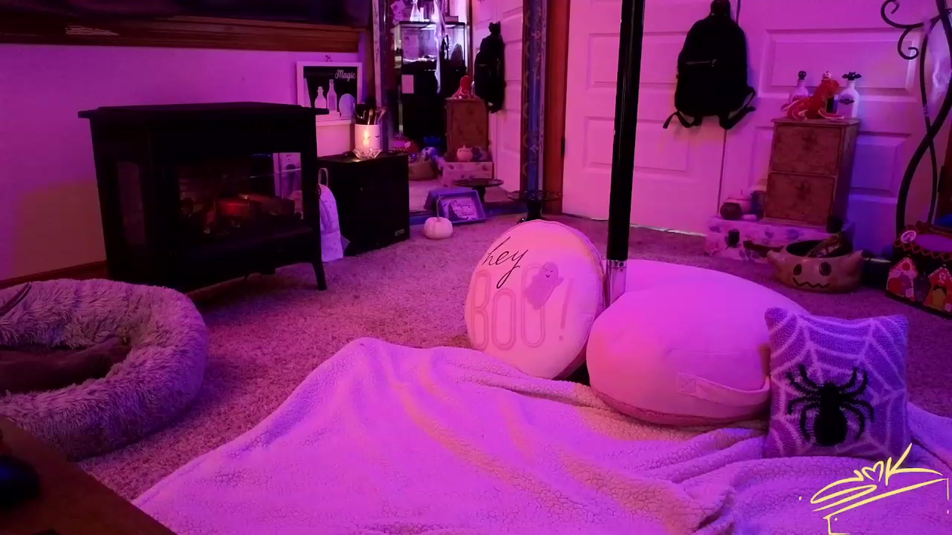 Gallery image thumbnail from SMKitties's myfreecams stream on, 10/23/2023, 01:34 image 6 of 20