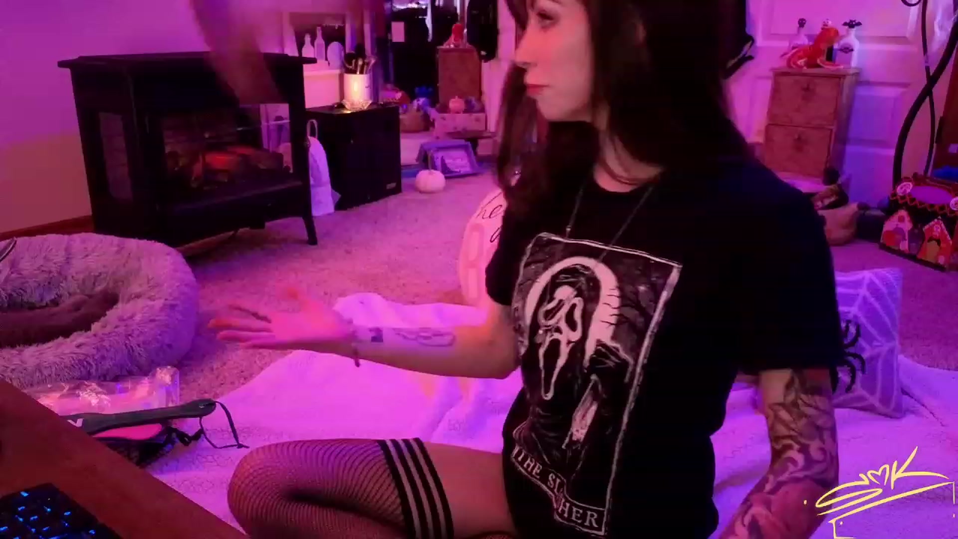 Gallery image thumbnail from SMKitties's myfreecams stream on, 10/23/2023, 01:34 image 9 of 20