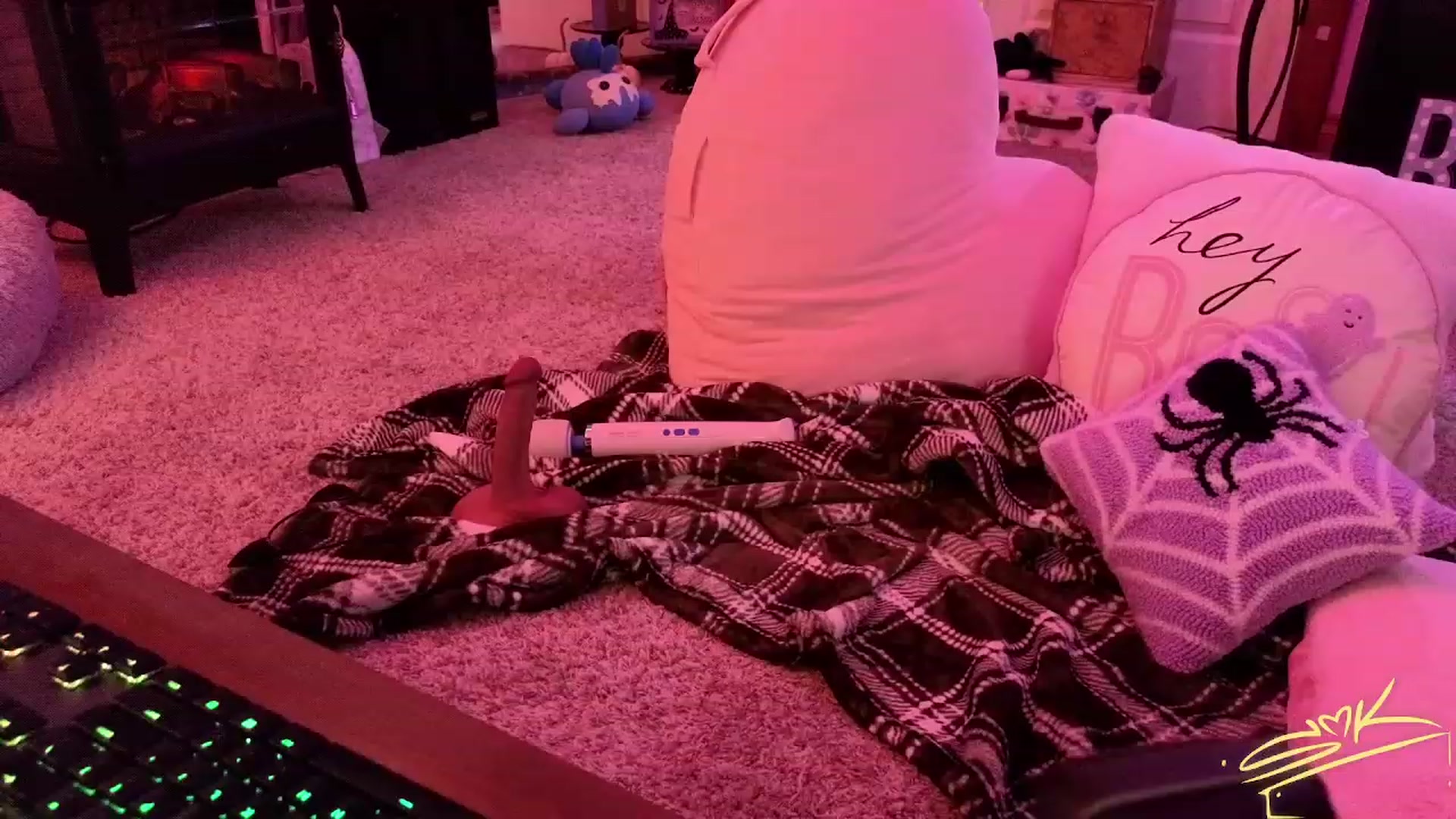 Gallery image thumbnail from SMKitties's myfreecams stream on, 10/25/2023, 20:00 image 3 of 20