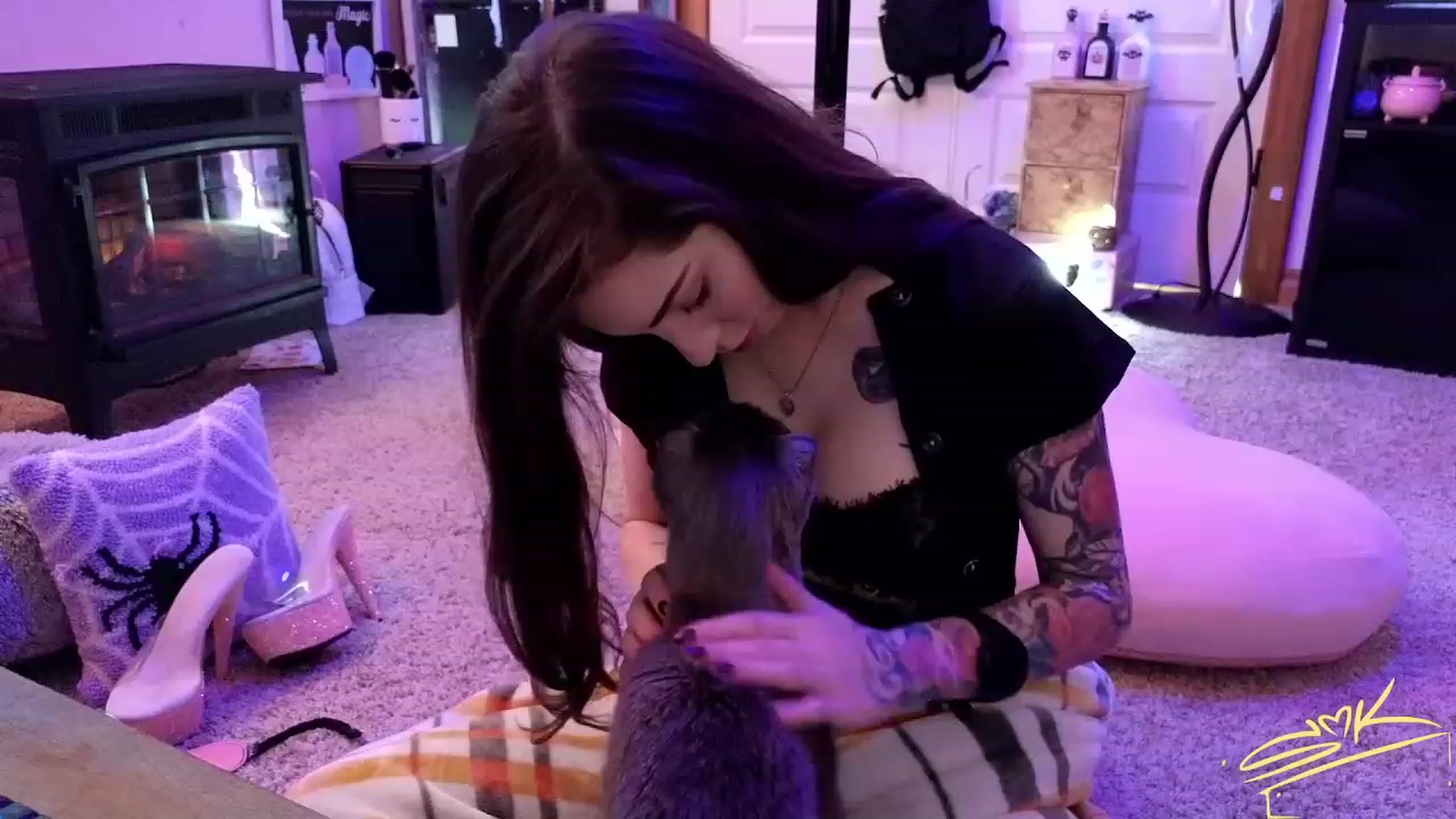 Gallery image thumbnail from SMKitties's myfreecams stream on, 10/30/2023, 20:27 image 15 of 20