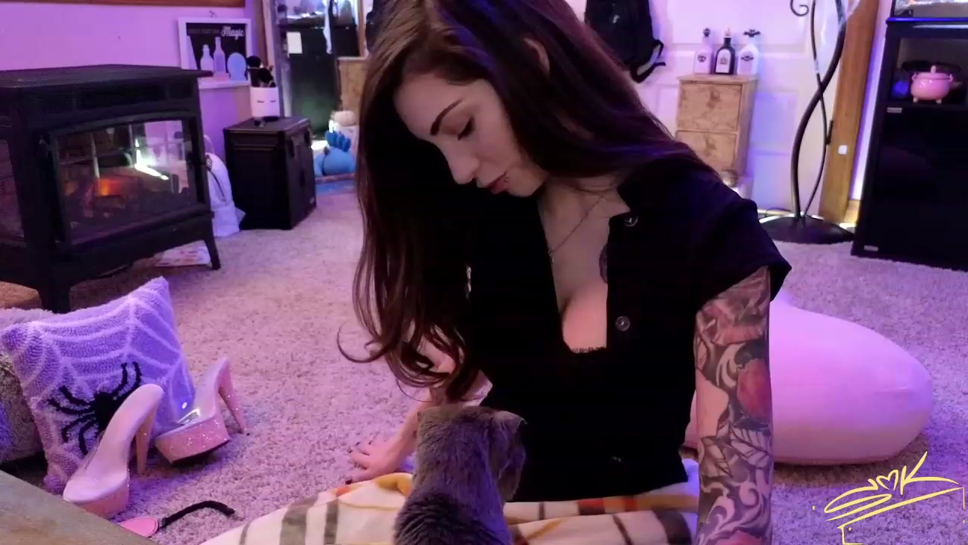 Gallery image thumbnail from SMKitties's myfreecams stream on, 10/30/2023, 20:27 image 18 of 20