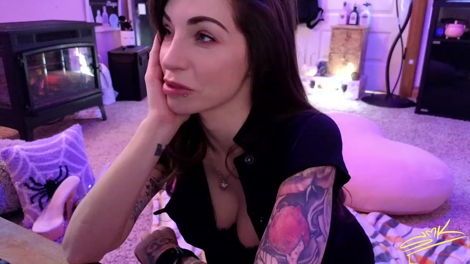 Gallery image thumbnail from SMKitties's myfreecams stream on, 10/30/2023, 20:27 image 14 of 20