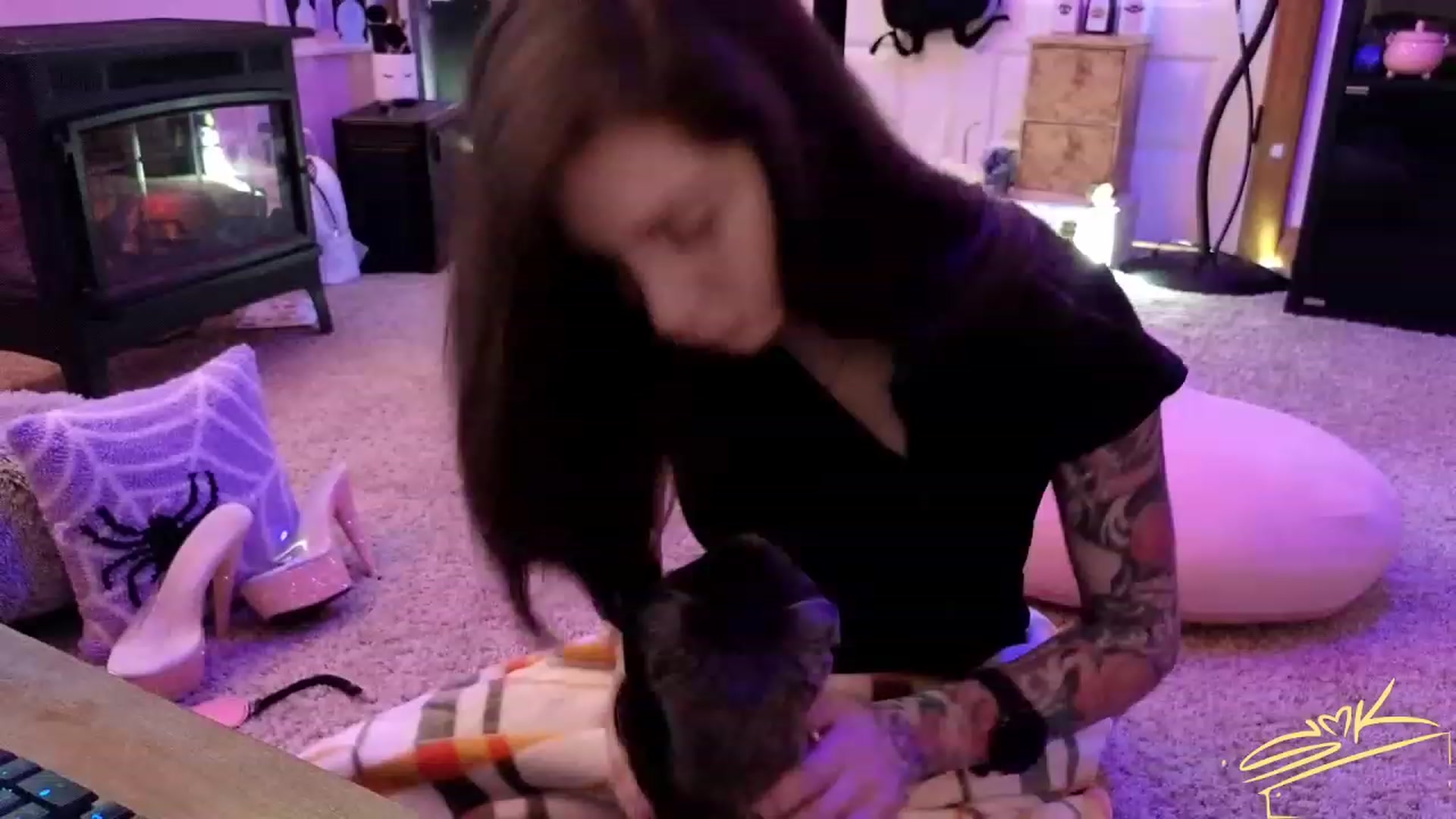 Gallery image thumbnail from SMKitties's myfreecams stream on, 10/30/2023, 20:27 image 17 of 20