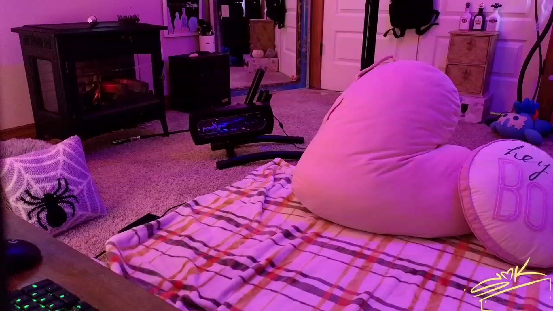 Gallery image thumbnail from SMKitties's myfreecams stream on, 10/31/2023, 19:05 image 8 of 20