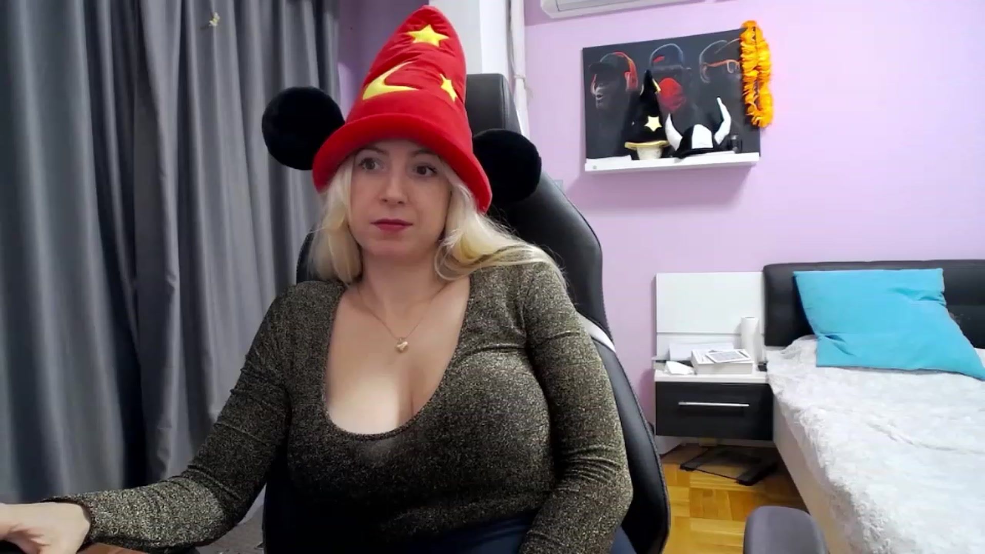 Gallery image thumbnail from SNAP_BABE's myfreecams stream on, 11/15/2022, 13:11 image 5 of 20