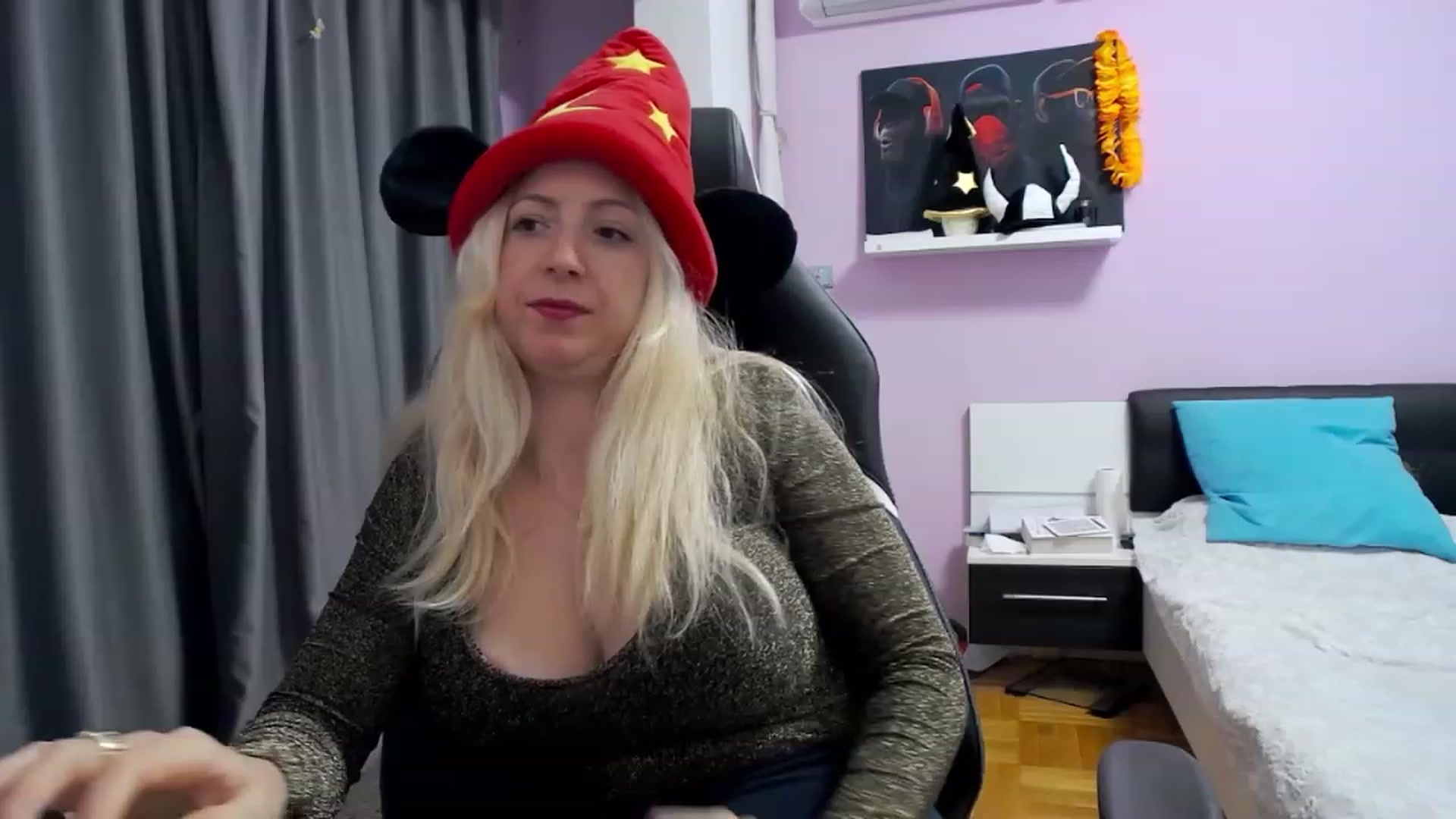 Gallery image thumbnail from SNAP_BABE's myfreecams stream on, 11/15/2022, 13:11 image 4 of 20