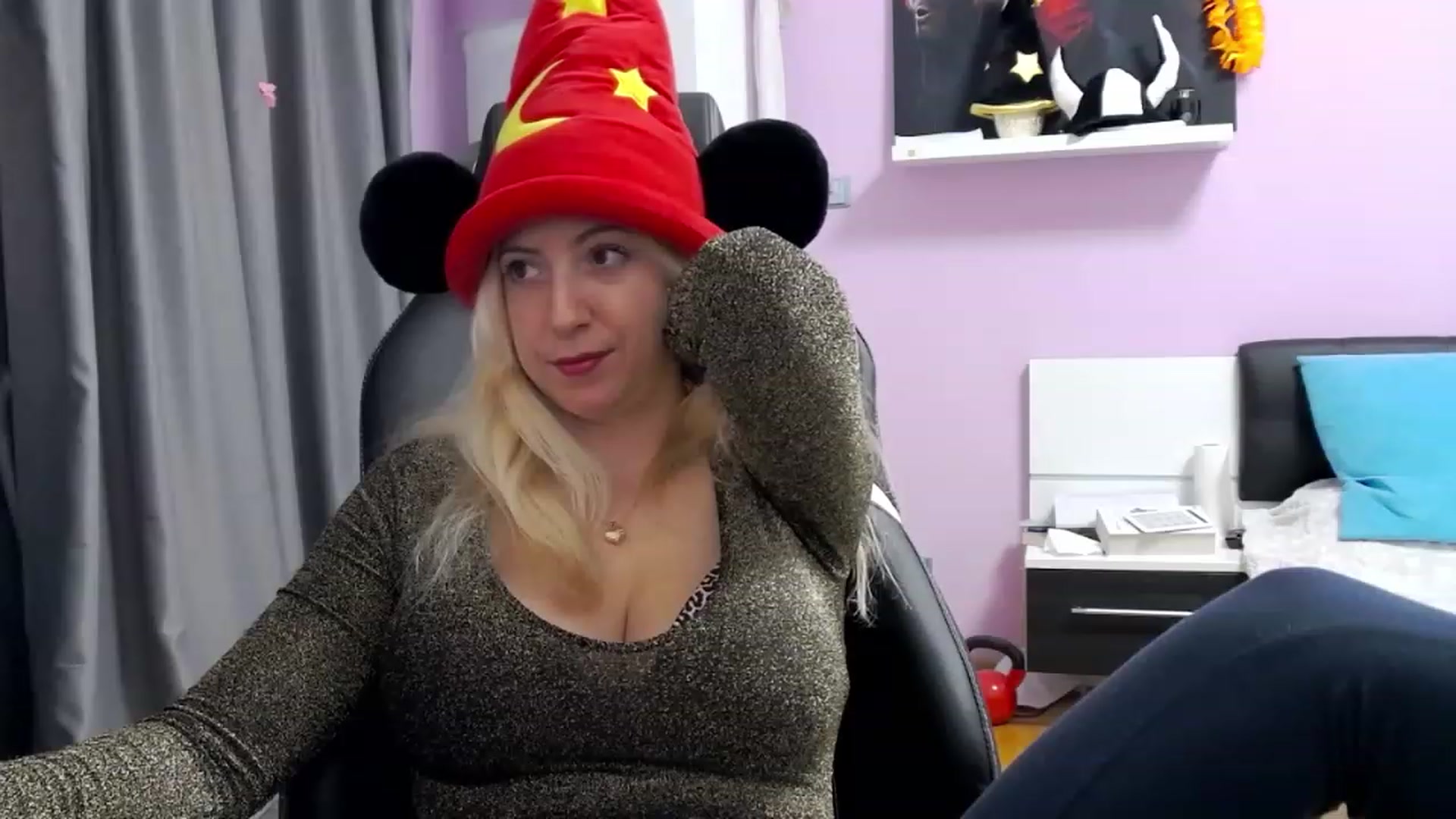 Gallery image thumbnail from SNAP_BABE's myfreecams stream on, 11/15/2022, 13:11 image 2 of 20