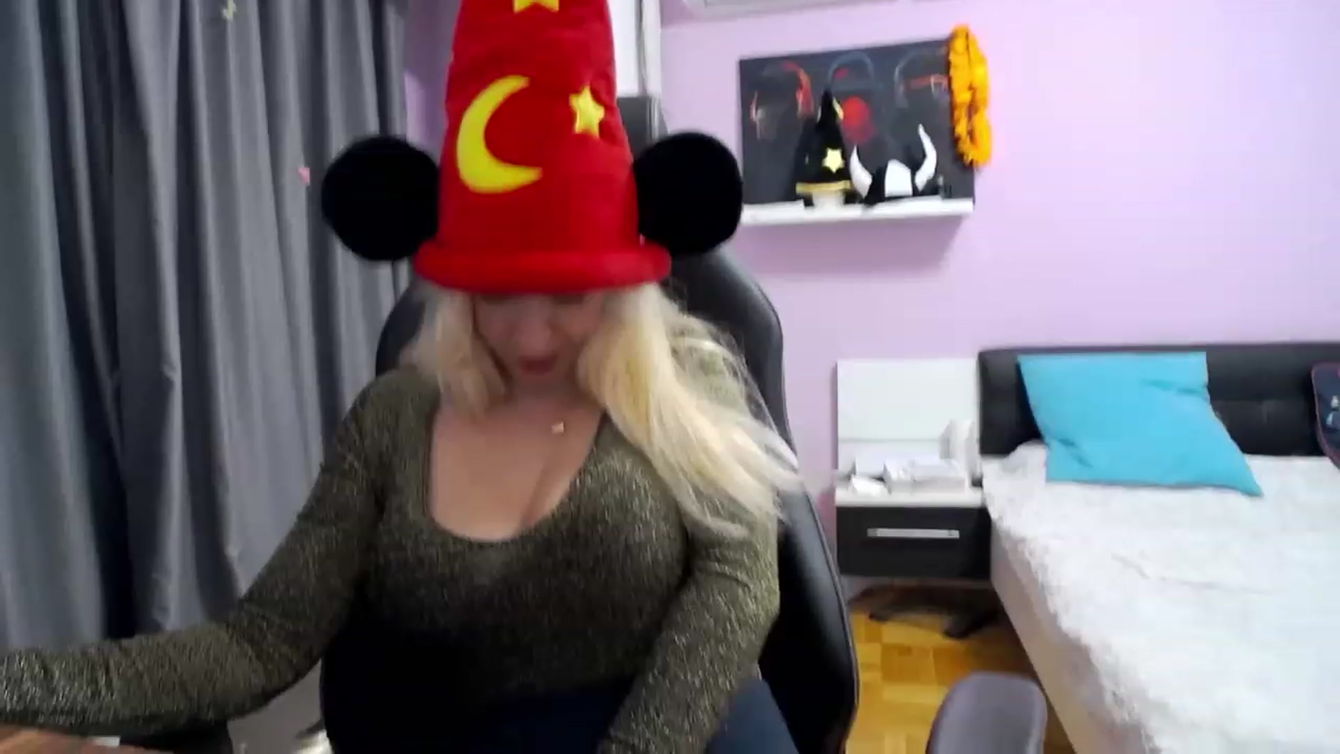 Gallery image thumbnail from SNAP_BABE's myfreecams stream on, 11/15/2022, 13:11 image 7 of 20