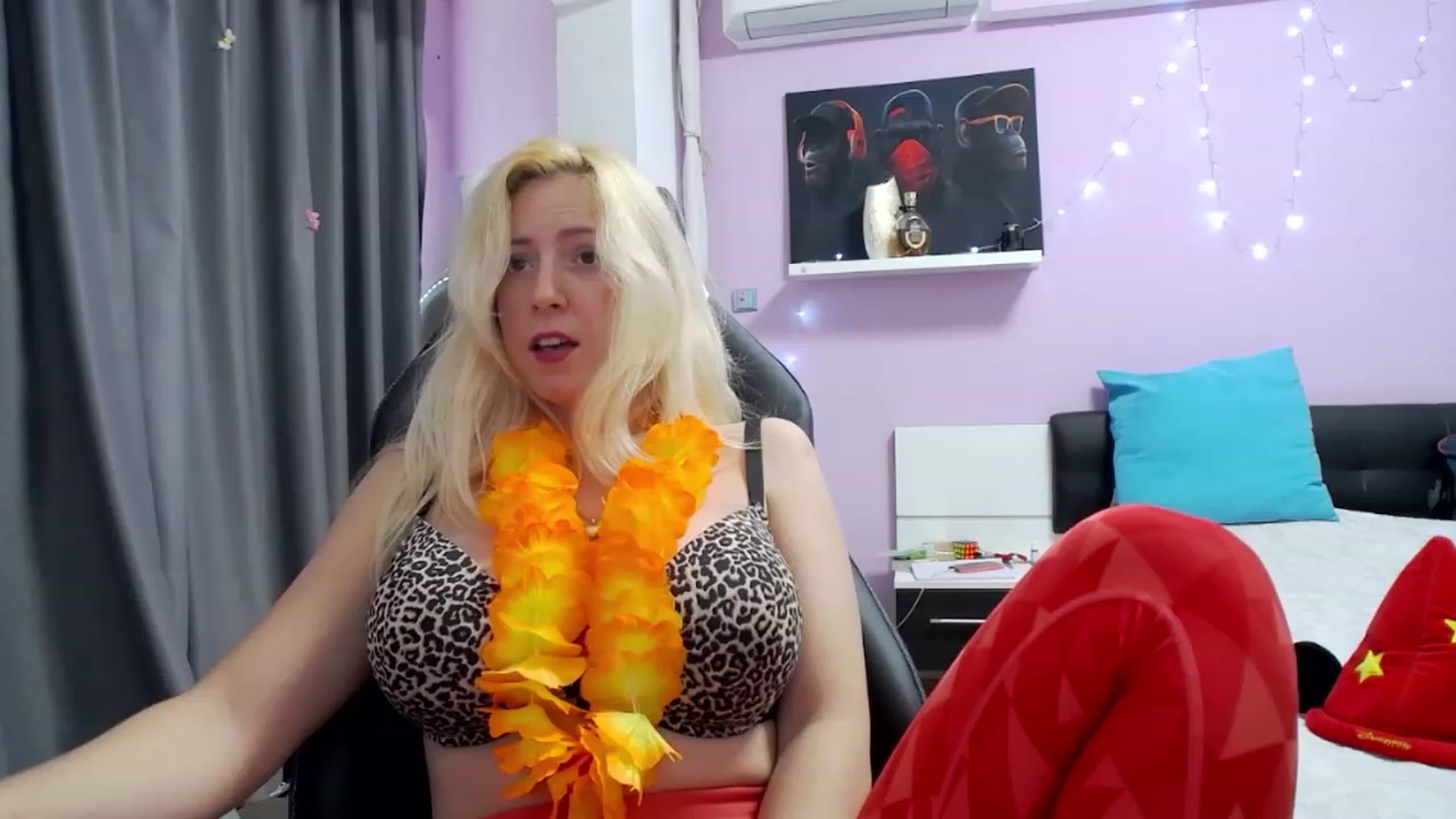 Gallery image thumbnail from SNAP_BABE's myfreecams stream on, 11/22/2022, 11:38 image 8 of 20