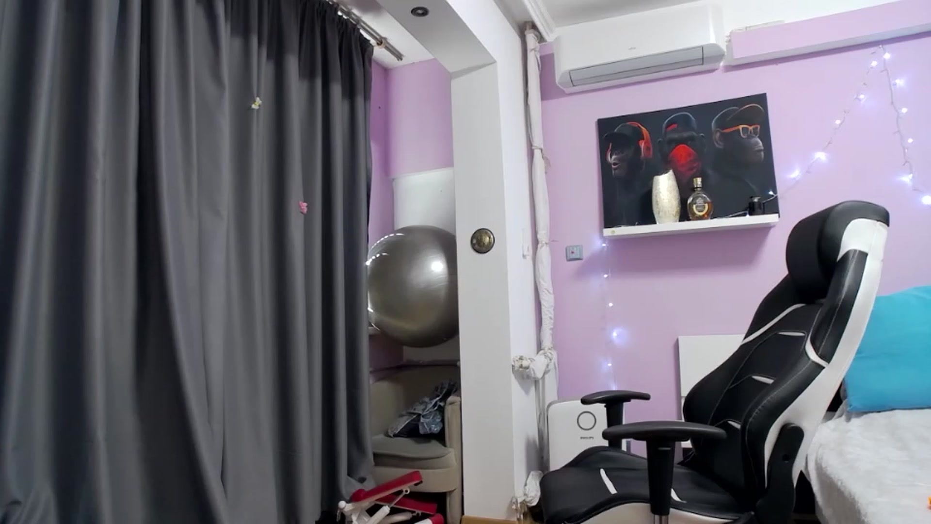 Gallery image thumbnail from SNAP_BABE's myfreecams stream on, 11/22/2022, 11:38 image 19 of 20