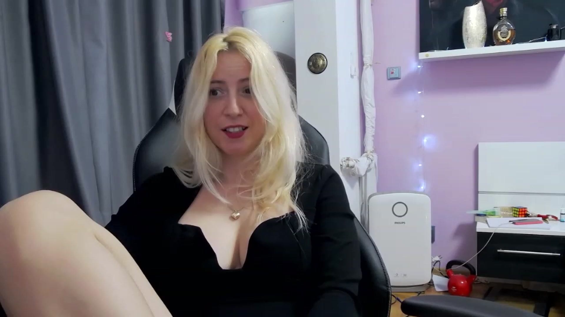 Gallery image thumbnail from SNAP_BABE's myfreecams stream on, 11/22/2022, 11:52 image 1 of 20