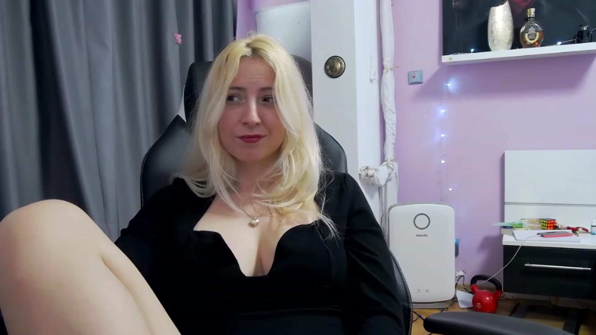 Gallery image thumbnail from SNAP_BABE's myfreecams stream on, 11/22/2022, 11:52 image 2 of 20