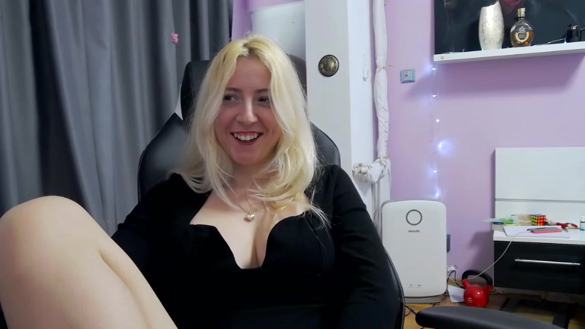 Gallery image thumbnail from SNAP_BABE's myfreecams stream on, 11/22/2022, 11:52 image 3 of 20