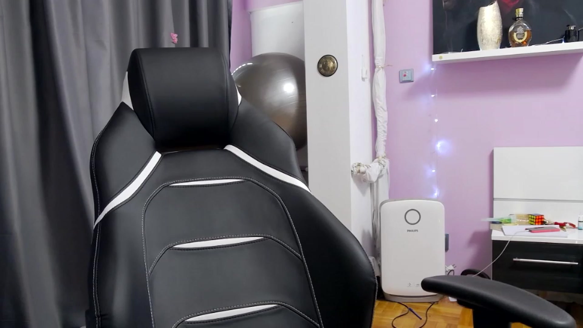 Gallery image thumbnail from SNAP_BABE's myfreecams stream on, 11/22/2022, 11:52 image 12 of 20