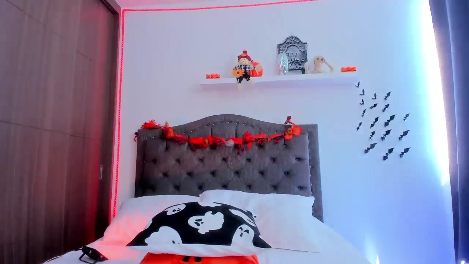 Gallery image thumbnail from SOF__'s myfreecams stream on, 10/15/2025, 19:26 image 9 of 20