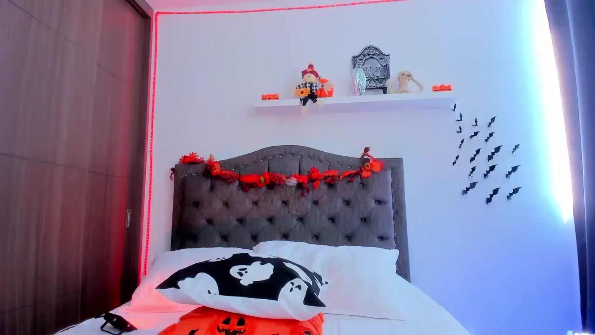 Gallery image thumbnail from SOF__'s myfreecams stream on, 10/15/2025, 19:26 image 17 of 20