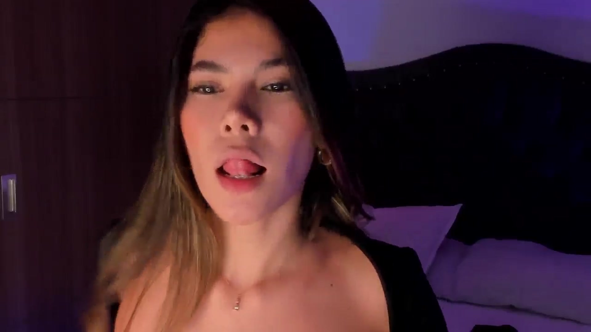 Gallery image thumbnail from SOF__'s myfreecams stream on, 11/23/2025, 09:17 image 9 of 20