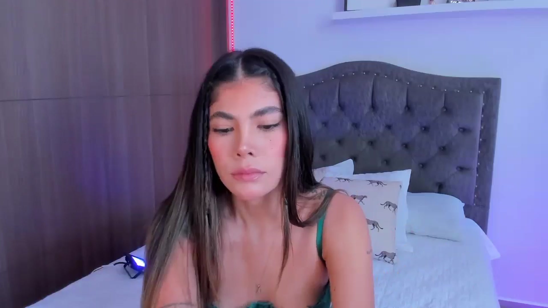 Gallery image thumbnail from SOF__'s myfreecams stream on, 11/25/2025, 17:38 image 8 of 20