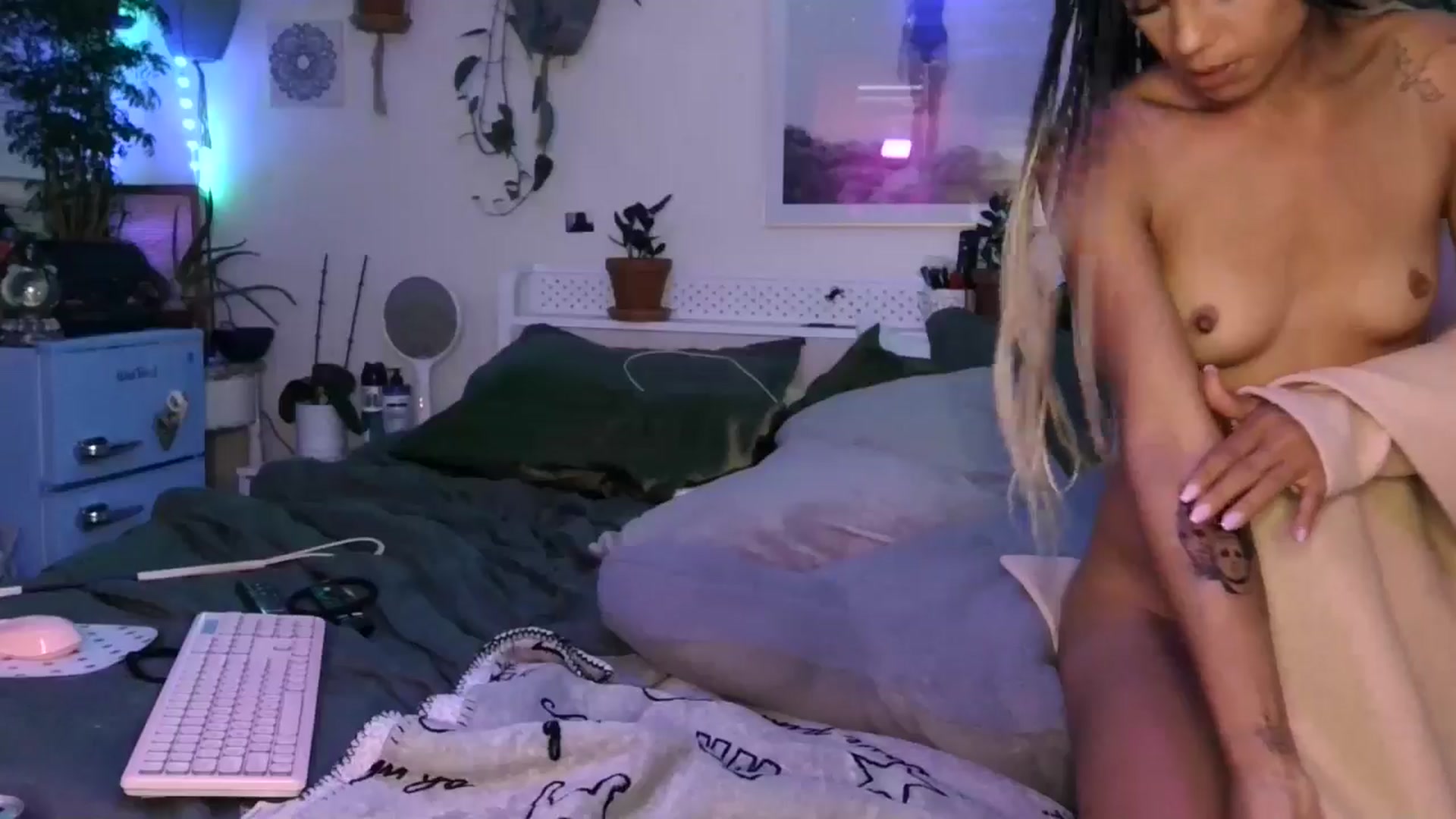 Gallery image thumbnail from SPARKL3S's myfreecams stream on, 10/01/2024, 11:10 image 17 of 20