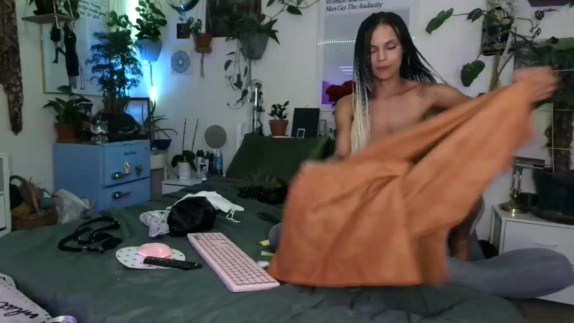 Gallery image thumbnail from SPARKL3S's myfreecams stream on, 10/06/2024, 10:10 image 1 of 20