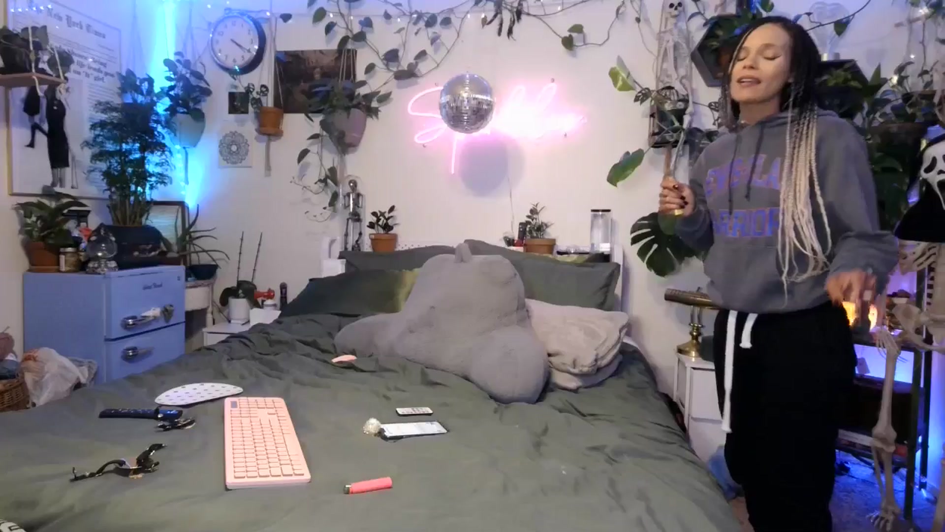 Gallery image thumbnail from SPARKL3S's myfreecams stream on, 10/19/2024, 09:11 image 4 of 20