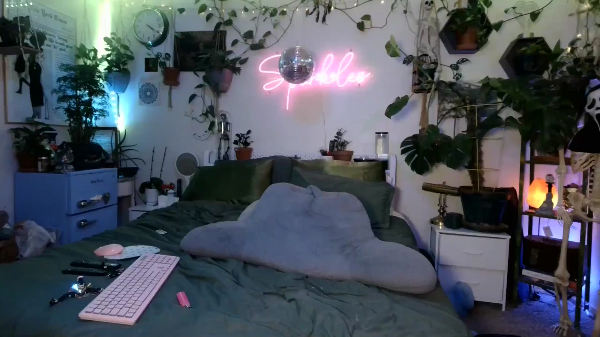 Gallery image thumbnail from SPARKL3S's myfreecams stream on, 10/19/2024, 13:13 image 19 of 20