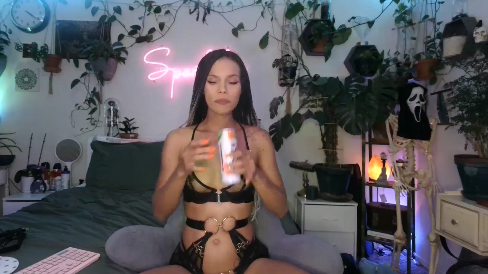 Gallery image thumbnail from SPARKL3S's myfreecams stream on, 11/09/2024, 10:40 image 12 of 20