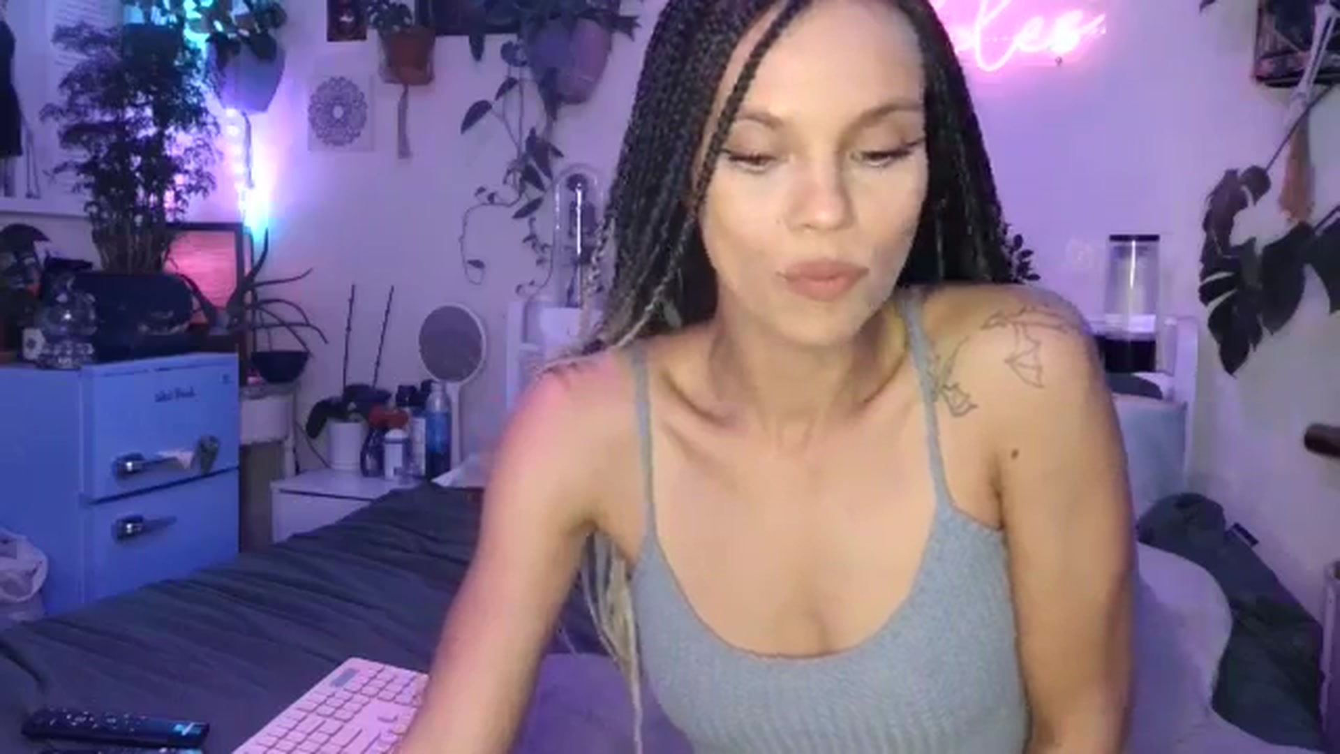 Gallery image thumbnail from SPARKL3S's myfreecams stream on, 11/18/2024, 05:42 image 2 of 20